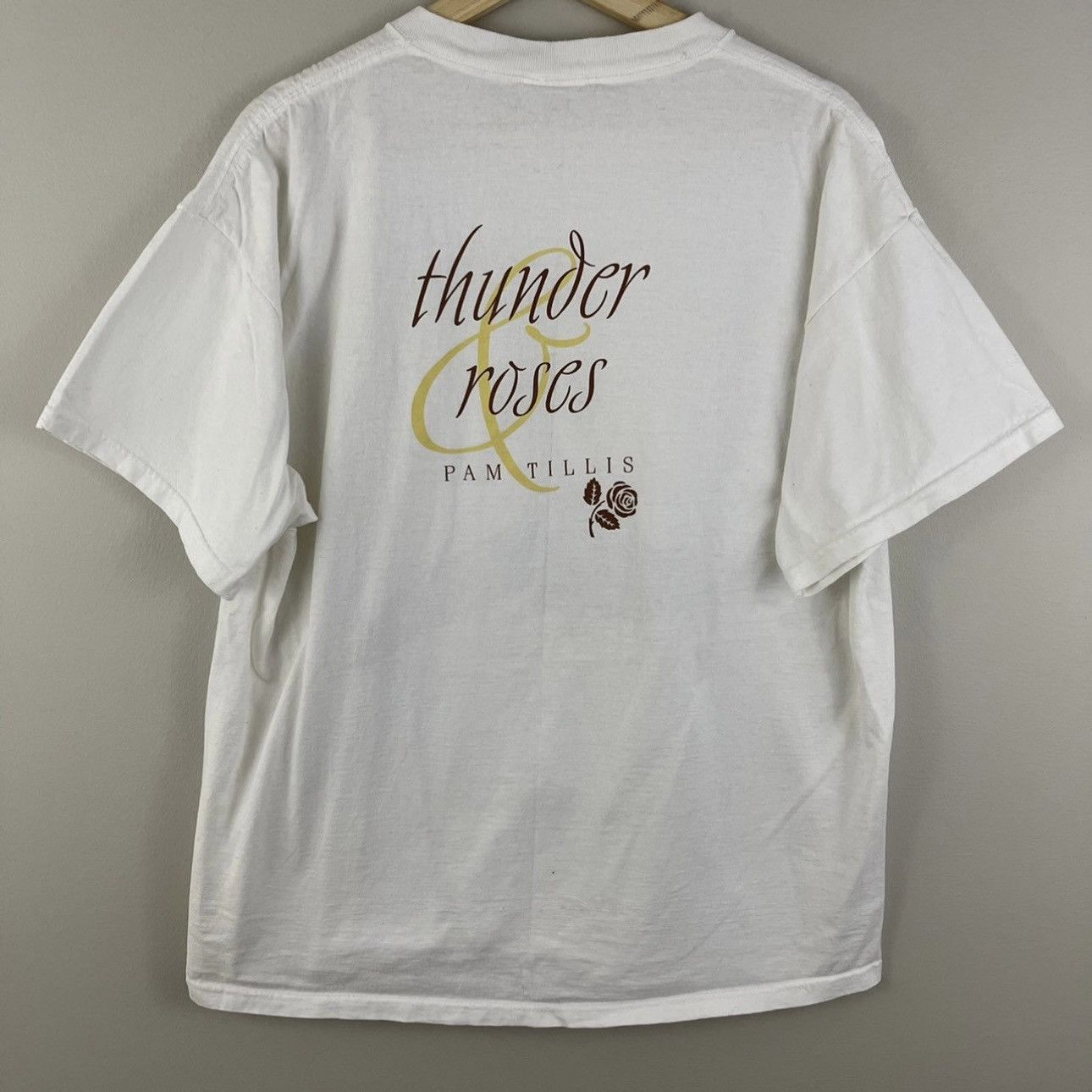 Other Vintage 2001 White Signed Pam Tillis Thunder & Roses Tee Size XL / US 12-14 / IT 48-50 - 7 Thumbnail