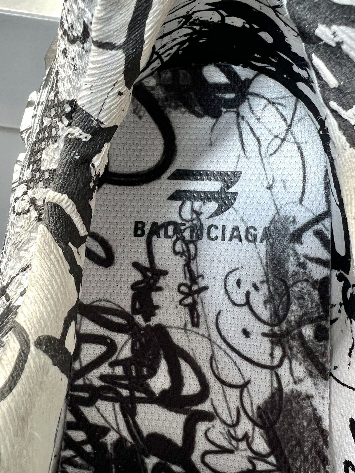 Balenciaga Balenciaga Men’s Graffiti Sneakers Brand New w Box Size US 10.5 / EU 43-44 - 11 Thumbnail