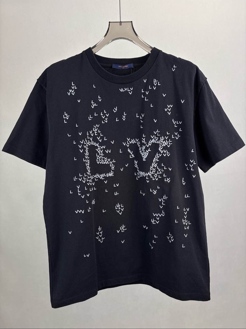 Louis Vuitton Louis Vuitton Embroidered Logo T-Shirt Size XL Size US XL / EU 56 / 4 - 1 Thumbnail