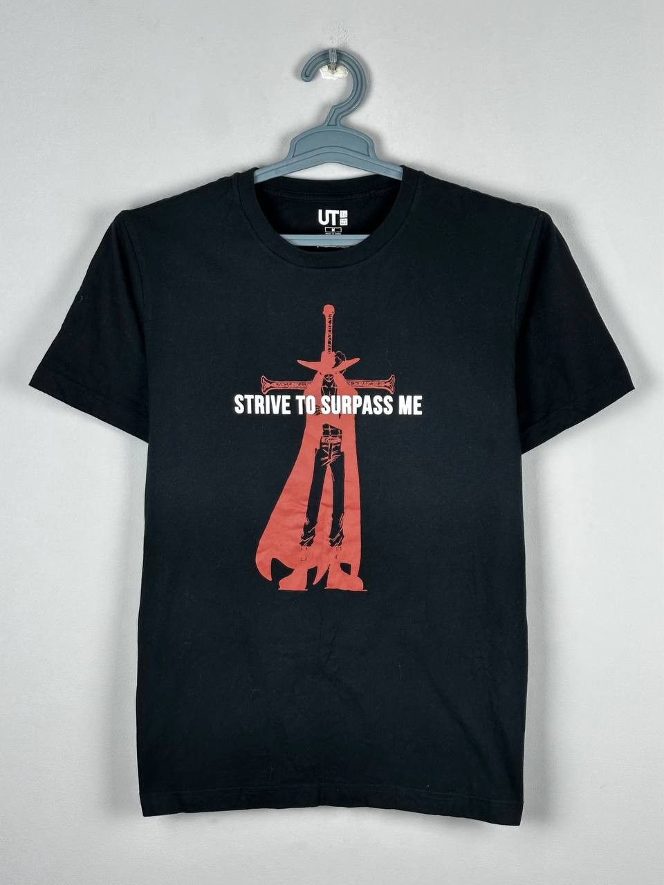 One Piece Uniqlo One Piece Rare Black Zoro Mihawk T Shirt Size US M / EU 48-50 / 2 - 1 Thumbnail
