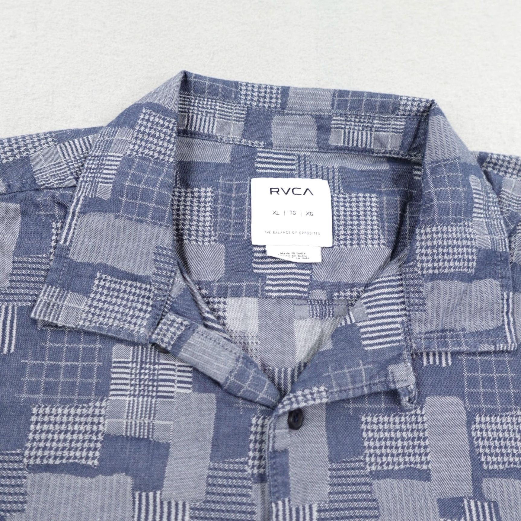 RVCA VINTAGE RVCA Shirt Mens XL Blue Button-Up Geometric Skate Surf Camp Beach Casual 90s Mens XLBlue Geometric Pattern Buttons Size US XL / EU 56 / 4 - 2 Thumbnail