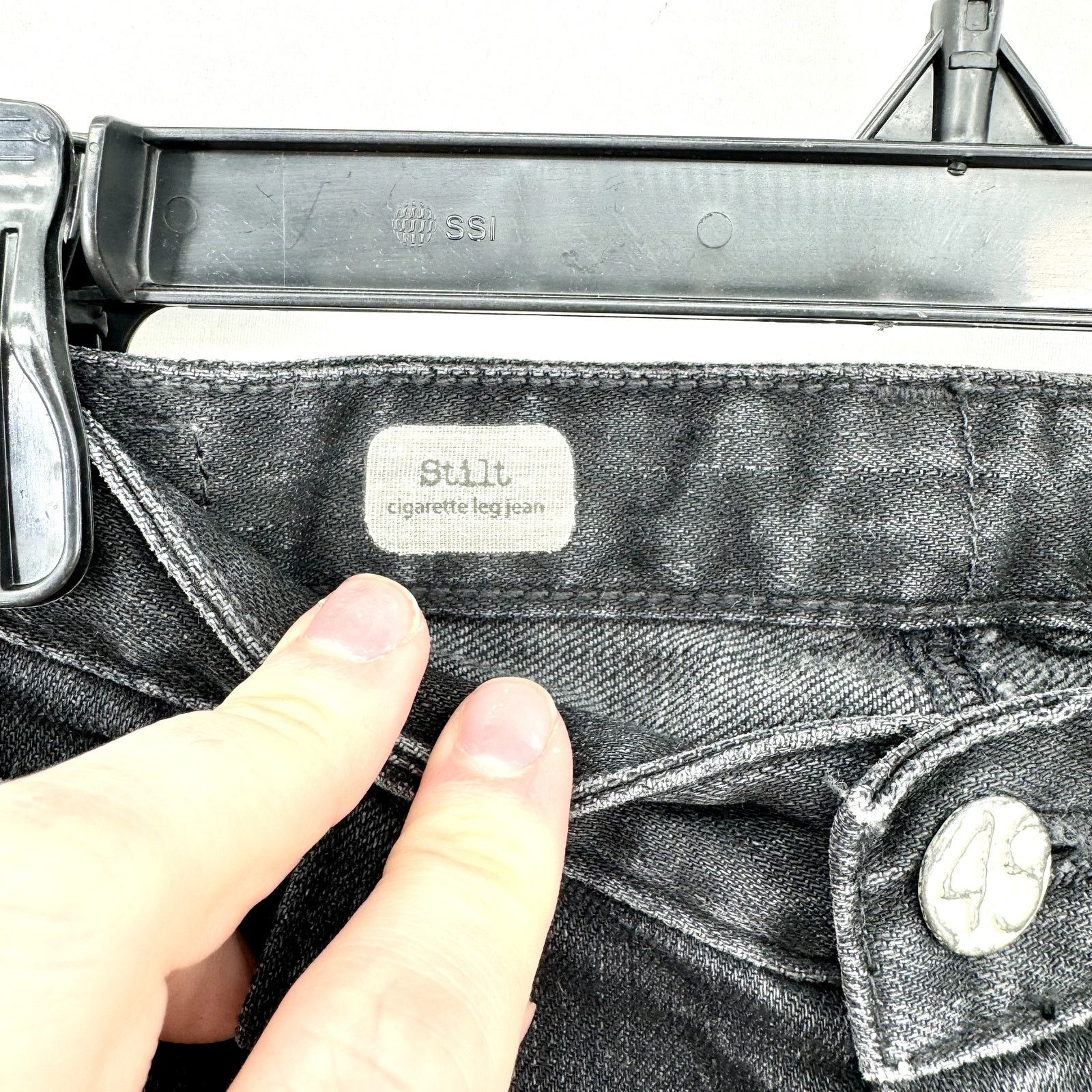 AG Adriano Goldschmied Adriano Goldschmied Skinny Black Cropped Jeans Size 25R Size 25" / US 0 / IT 36 - 3 Thumbnail