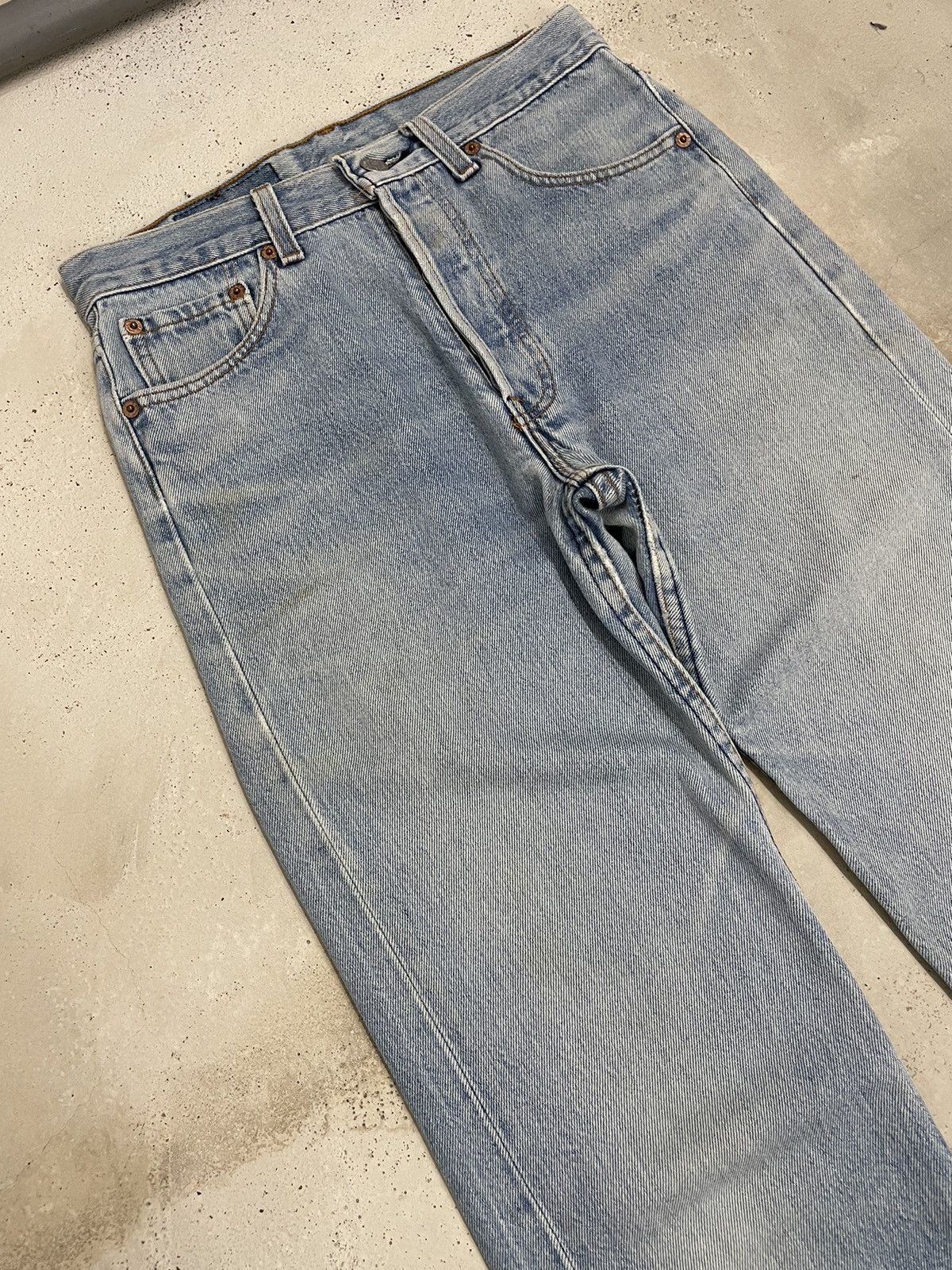 Levi's Vintage Levi’s 501 Light Wash Buttonfly Distressed USA Made Size US 27 - 13 Thumbnail
