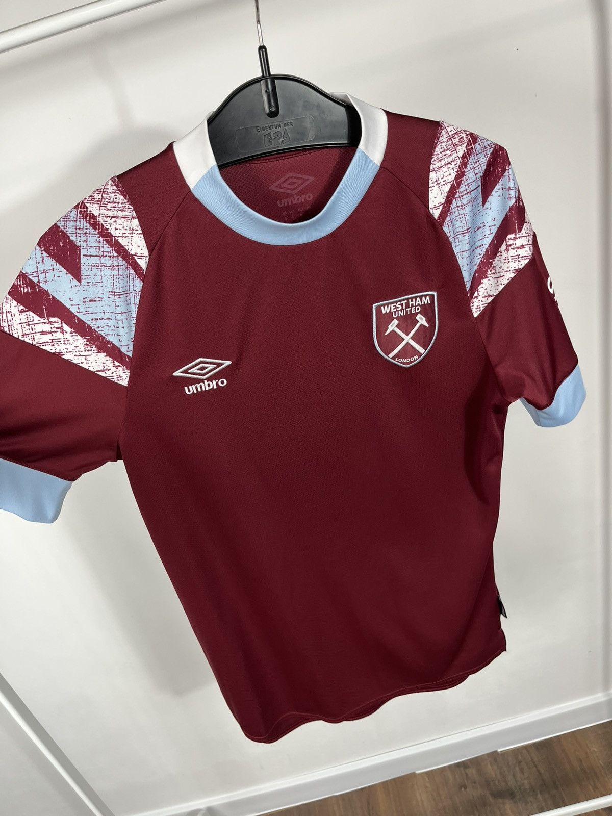 Umbro West Ham United Umbro Home Jersey 2022/23 Soccer Shirt S Size US S / EU 44-46 / 1 - 7 Thumbnail