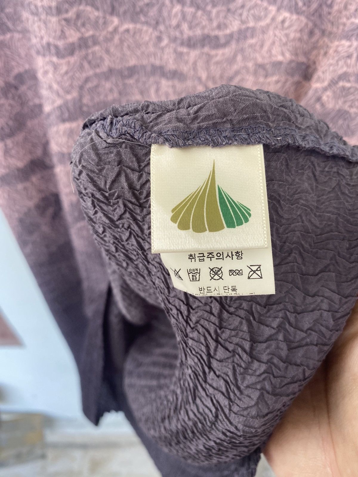 Issey Miyake × Japanese Brand × Pleats Please Issey Miyake Rare Item Issey Miyake Pleatsme T shirt Blouses Size L / US 10 / IT 46 - 3 Thumbnail