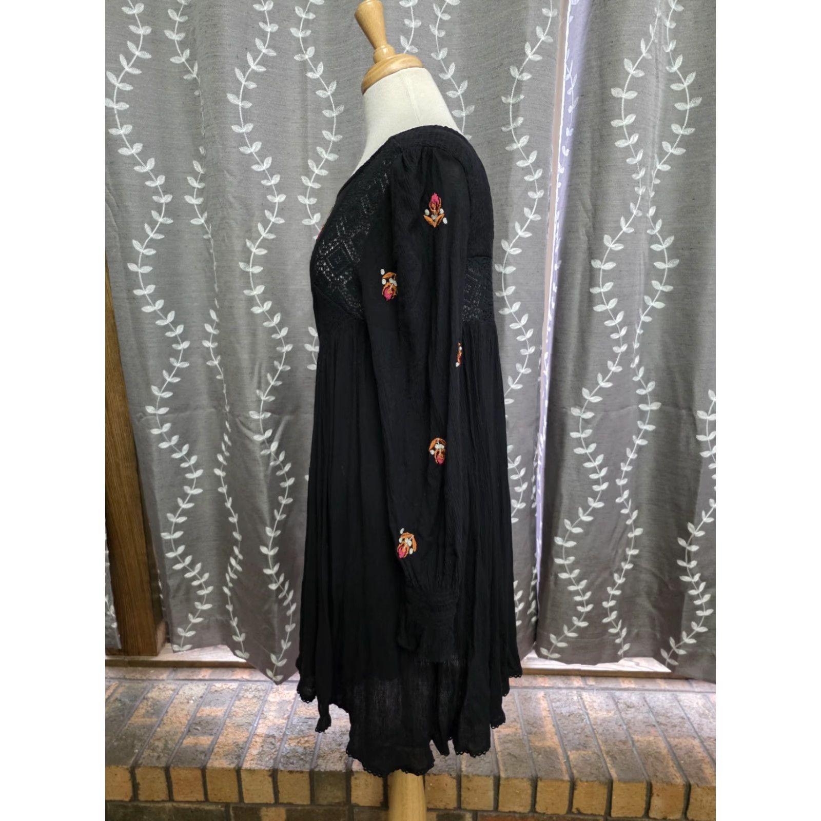 Free People Mini Dress Black Embroidered Boho Peasant Womens Size S Long  Balloon Sleeve Scoop Neck