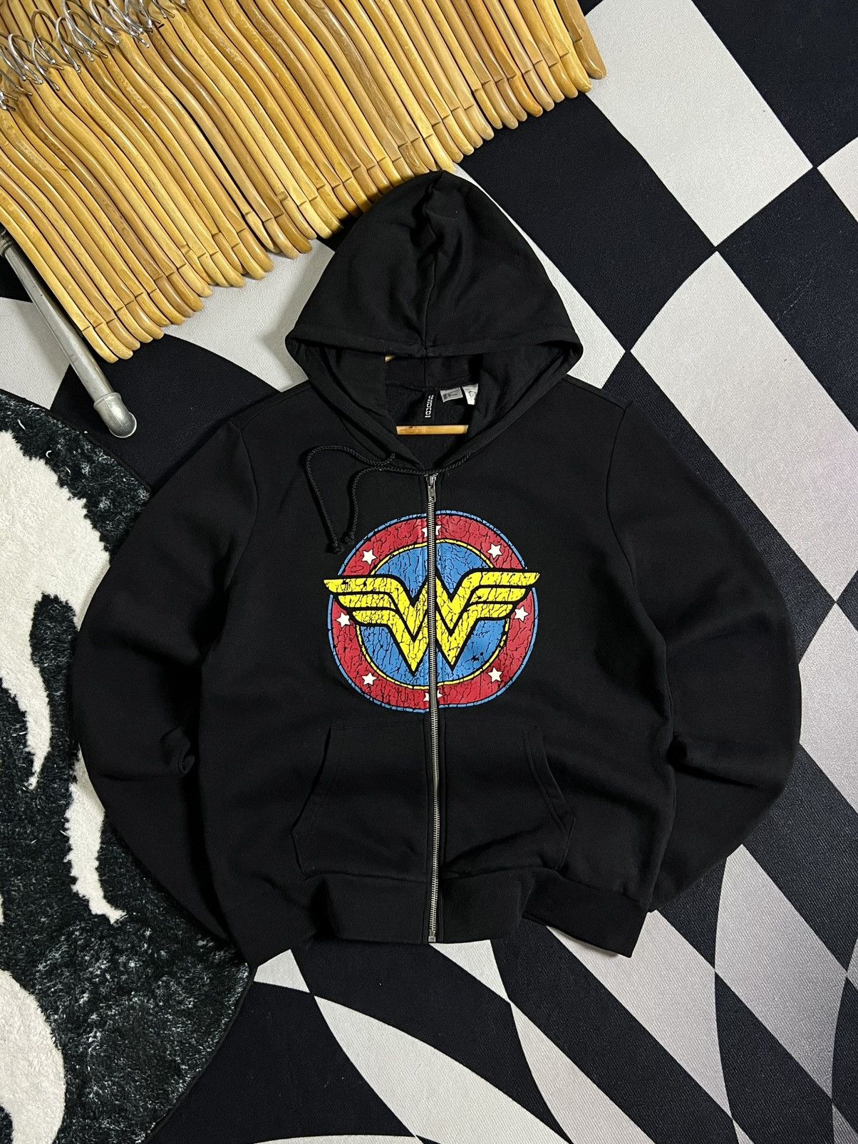 Other H&M X DC COMICS WONDER WOMAN BIG LOGO HOODIE Size US M / EU 48-50 / 2 - 1 Thumbnail