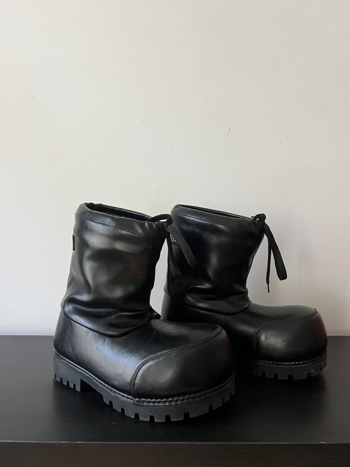 Balenciaga Balenciaga Alaska Boots 41-42 | Grailed
