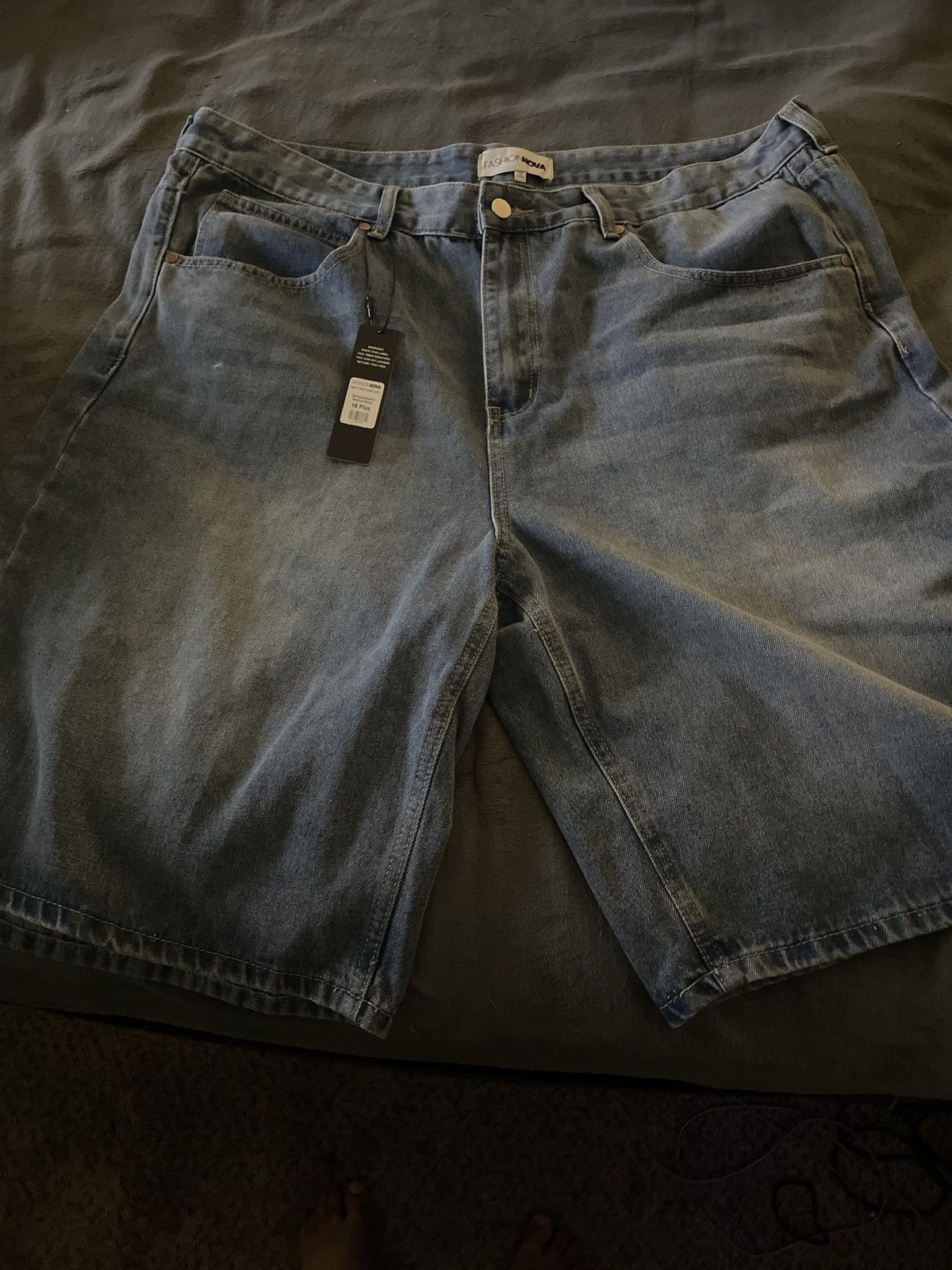 Fashion Nova Fashion Nova: Basic Tinted Jorts Size 40" / US 18 - 1 Thumbnail
