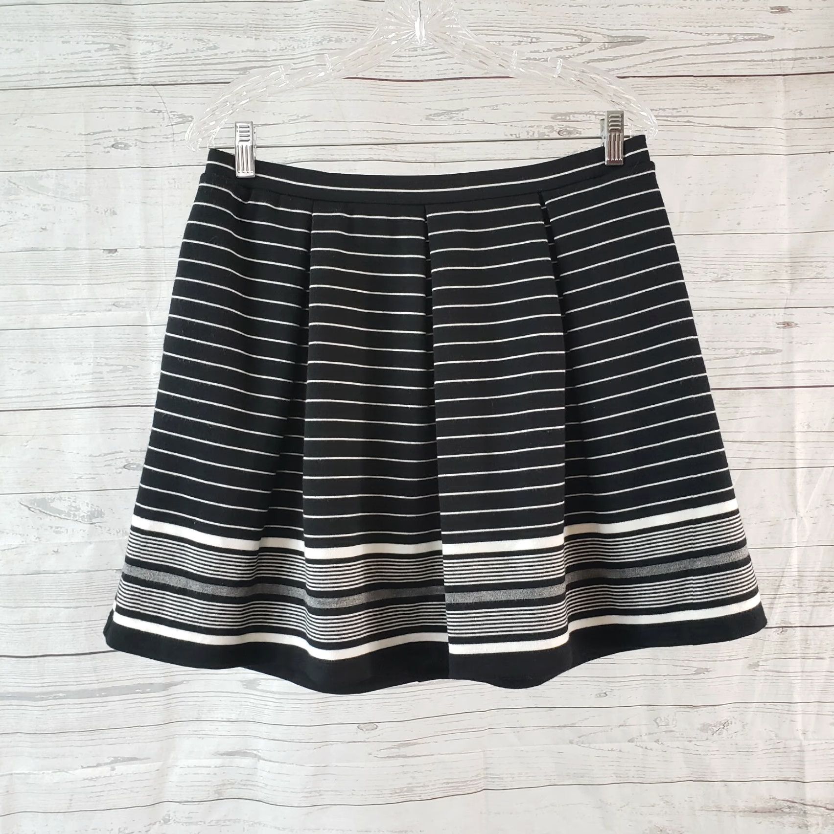 Vintage Max Studio Womens Pleated Skirt L Black White Striped Pull On Skirt Womens Black White Striped Pleated Size L Size 36" / US 14 / IT 50 - 2 Thumbnail