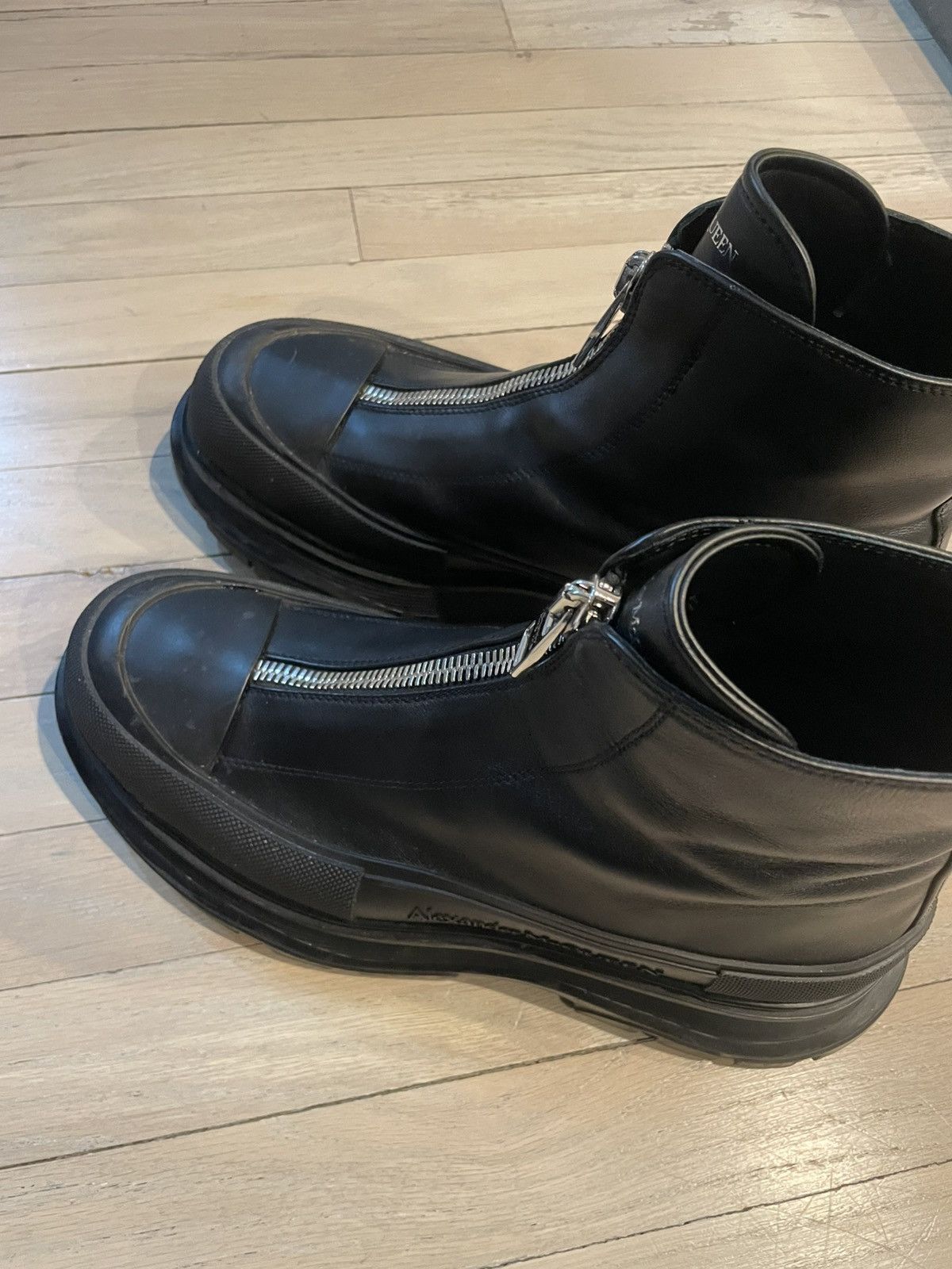 Alexander McQueen Alexander Mcqueen Tread Slick Zip Detailed Boots Size US 10 / EU 43 - 5 Thumbnail