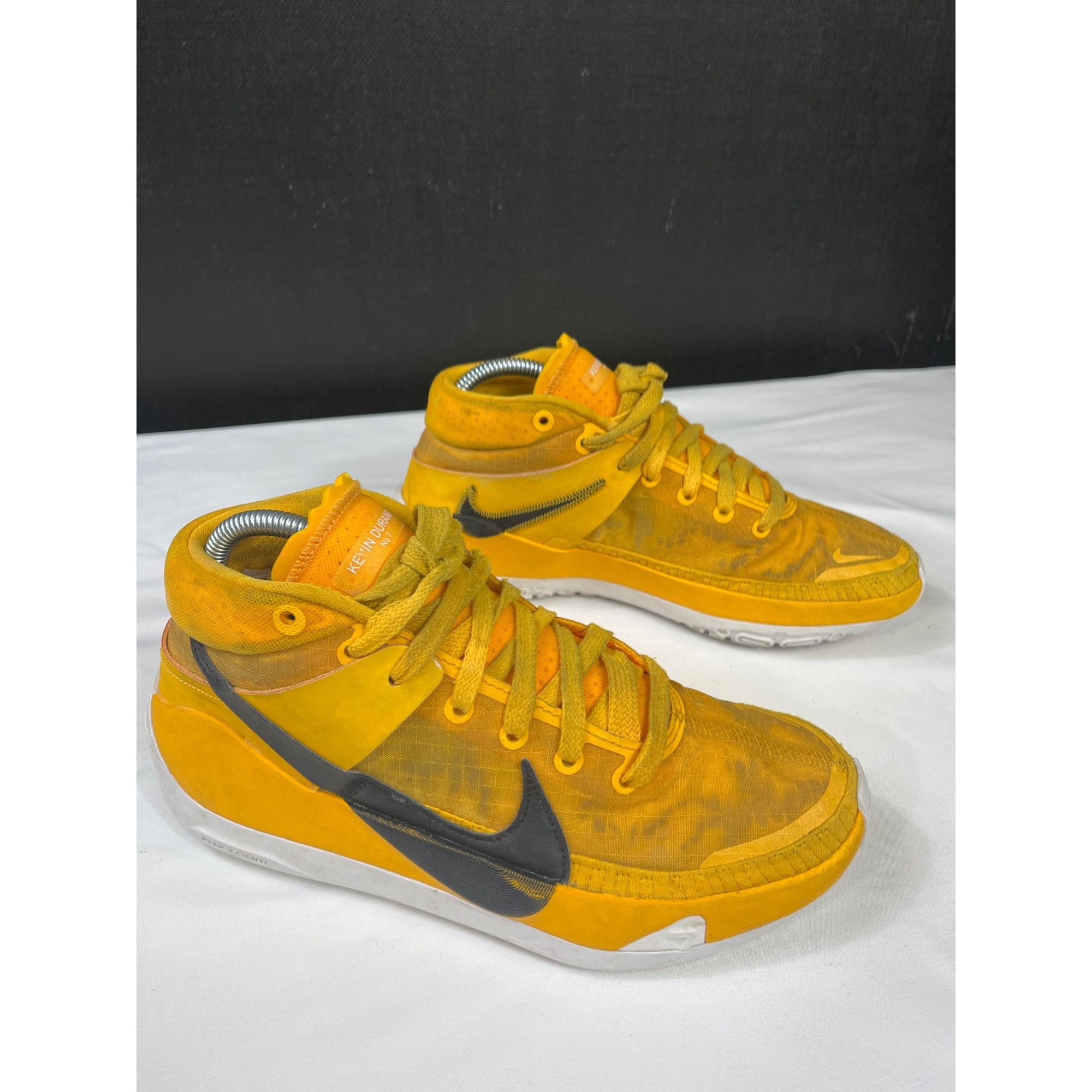 Nike Nike Men Yellow Kevin Durant Basketball Shoes Size 7.5 SKU 7 Size US 7.5 / EU 40-41 - 6 Thumbnail