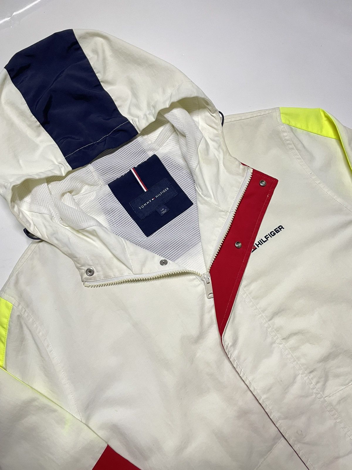 Tommy Hilfiger × Vintage Tommy Hilfiger combine bigflag white sportwear jacket Size US L / EU 52-54 / 3 - 9 Thumbnail