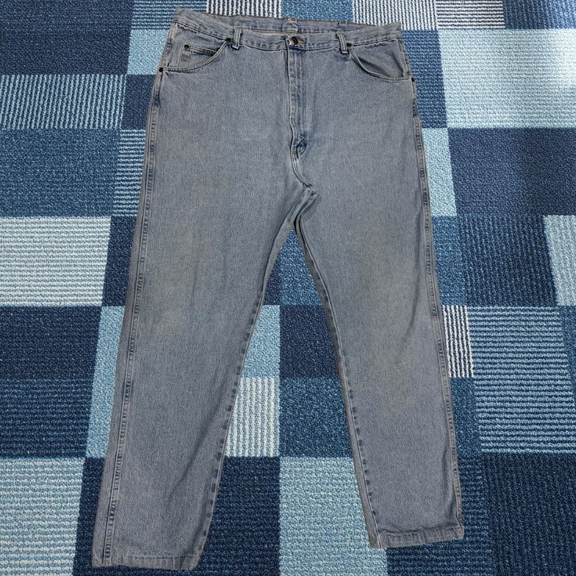 Wrangler Wrangler Jeans Men's 40x32 Rugged Wear Straight Leg Blue Denim Light Wash Size US 40 / EU 56 - 1 Thumbnail