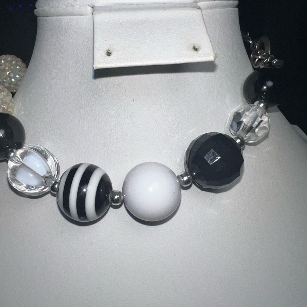 Vintage Vintage Chunky Black and White with Iridescent Acrylic Bead Size ONE SIZE - 4 Thumbnail