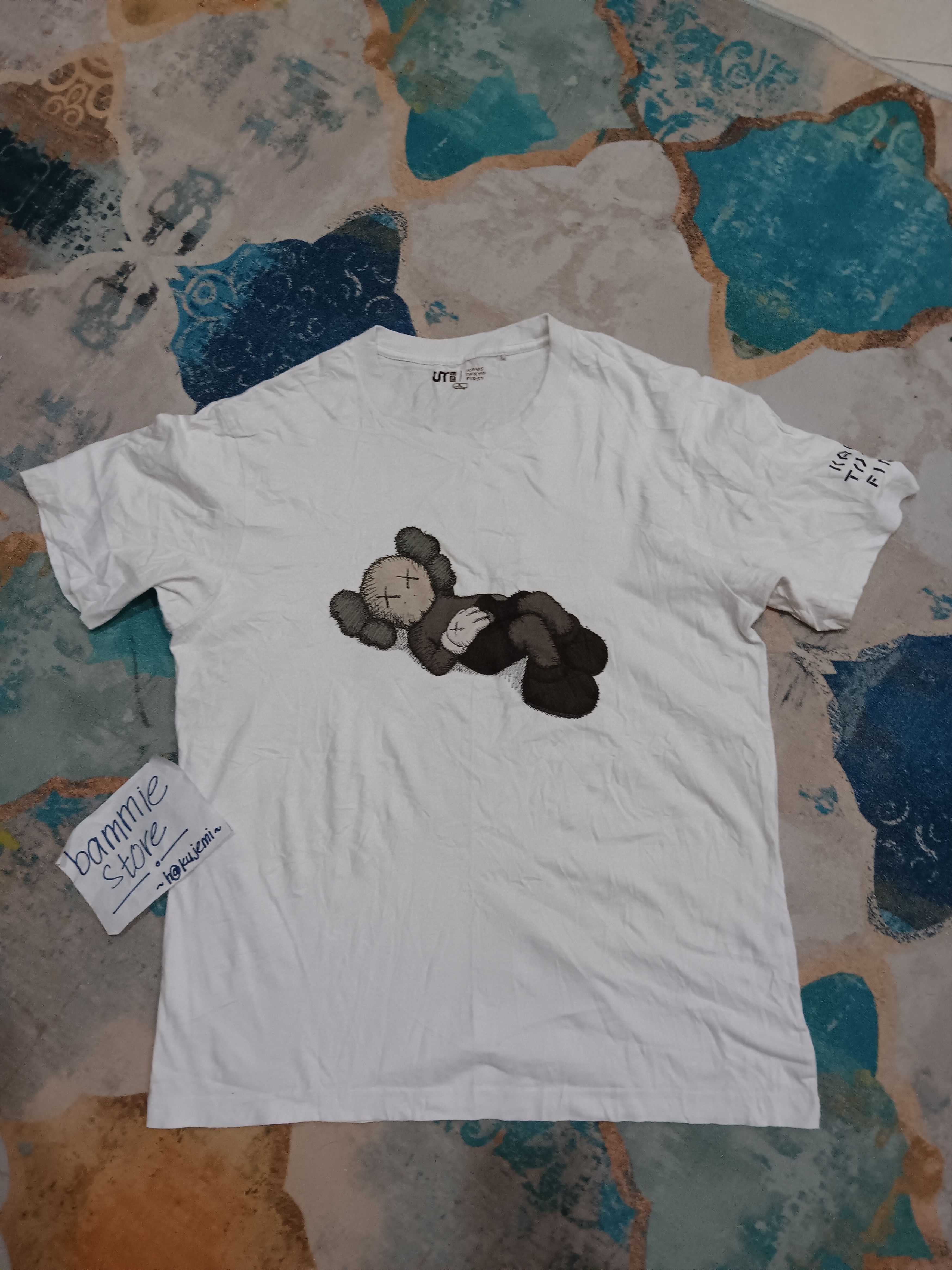 Japanese Brand × Kaws Kaws sleeping x Uniqlo Tokyo first Mori artist graffiti tee Size US XL / EU 56 / 4 - 1 Thumbnail