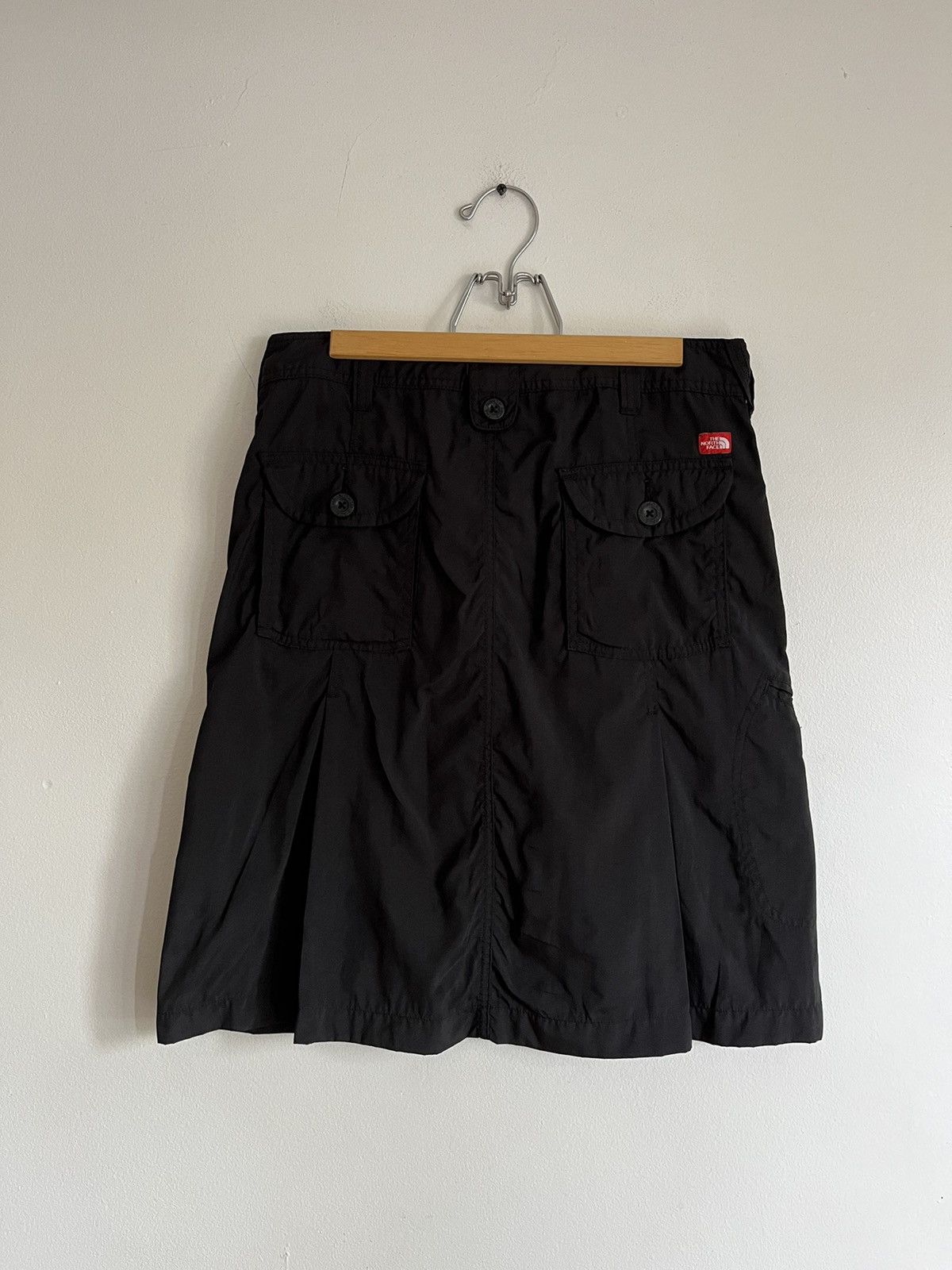 The North Face The North Face nylon cargo skirt Size 28" / US 6 / IT 42 - 2 Thumbnail