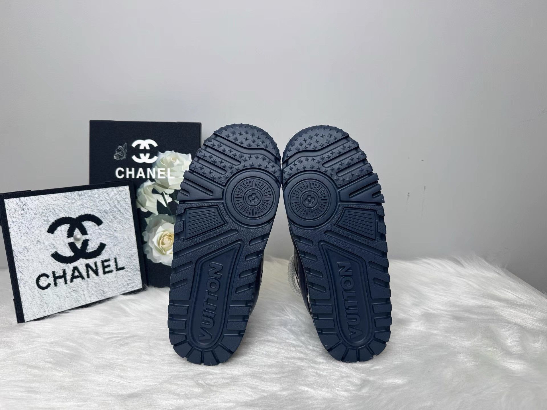 Louis Vuitton Louis Vuitton Blue Leather Valentine Men's Item K36 Size US 8.5 / EU 41-42 - 4 Thumbnail