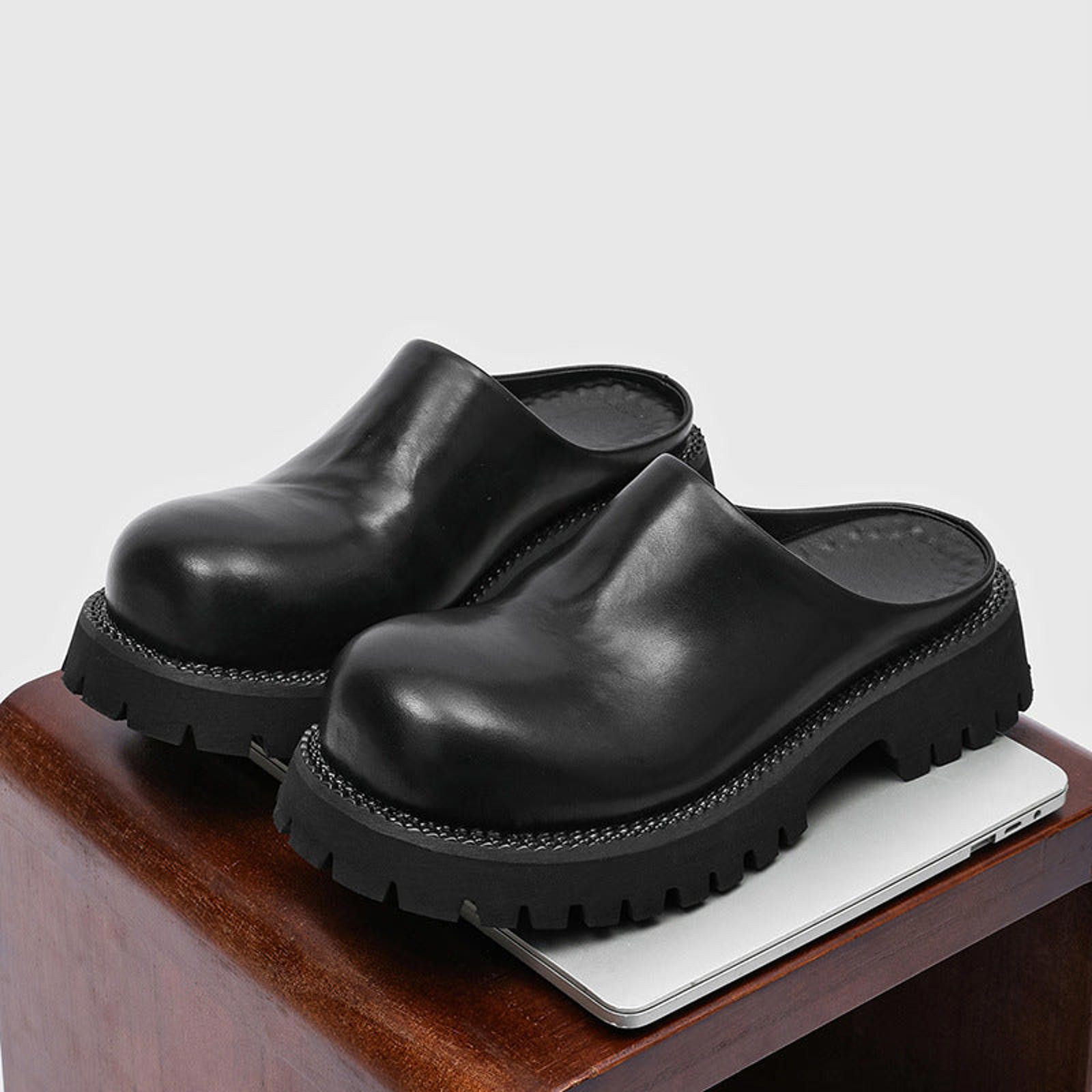 Leather Mickey-Toe Outdoor Lazy Platform Leather Shoe Size US 9 / EU 42 - 1 Thumbnail