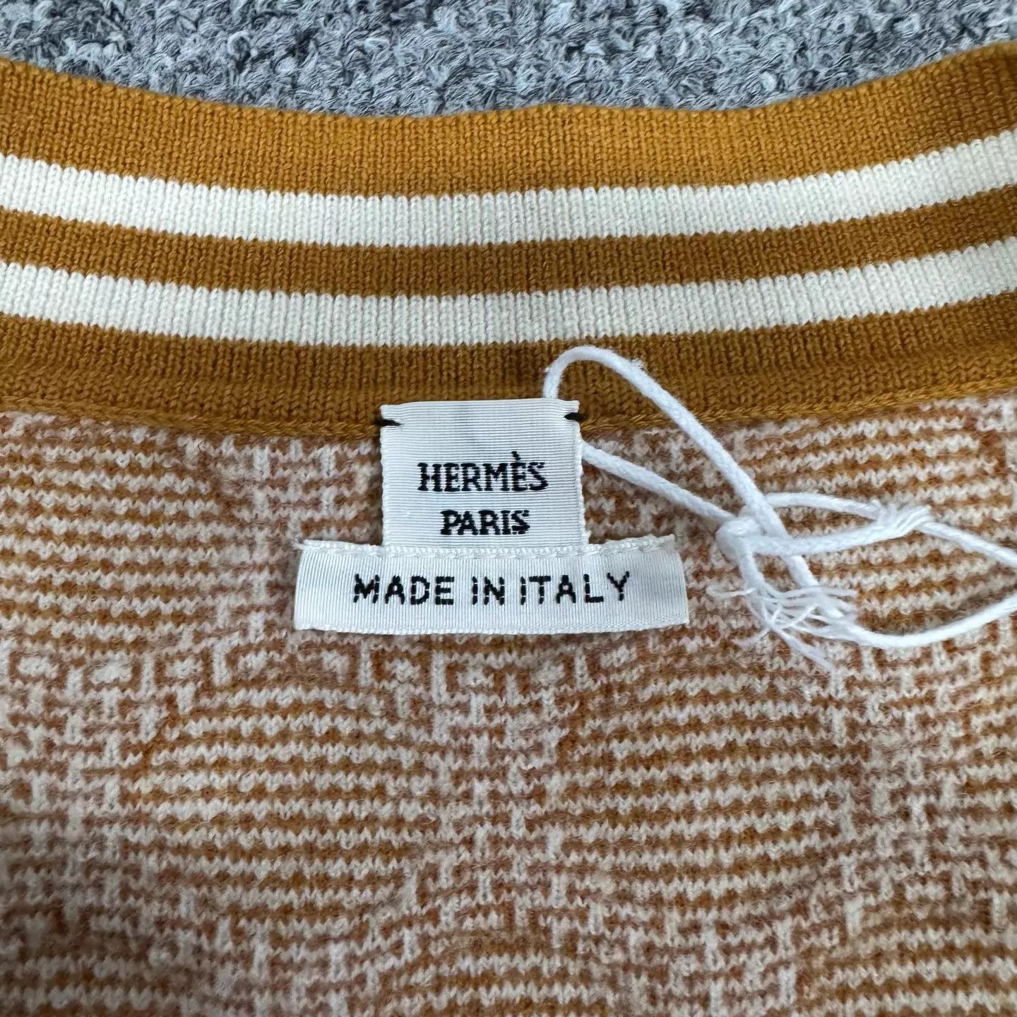 Hermes Hermes Horseshoe Polkadot Jacquard V-neck Cardi NWT Size XS / US 0-2 / IT 36-38 - 6 Thumbnail