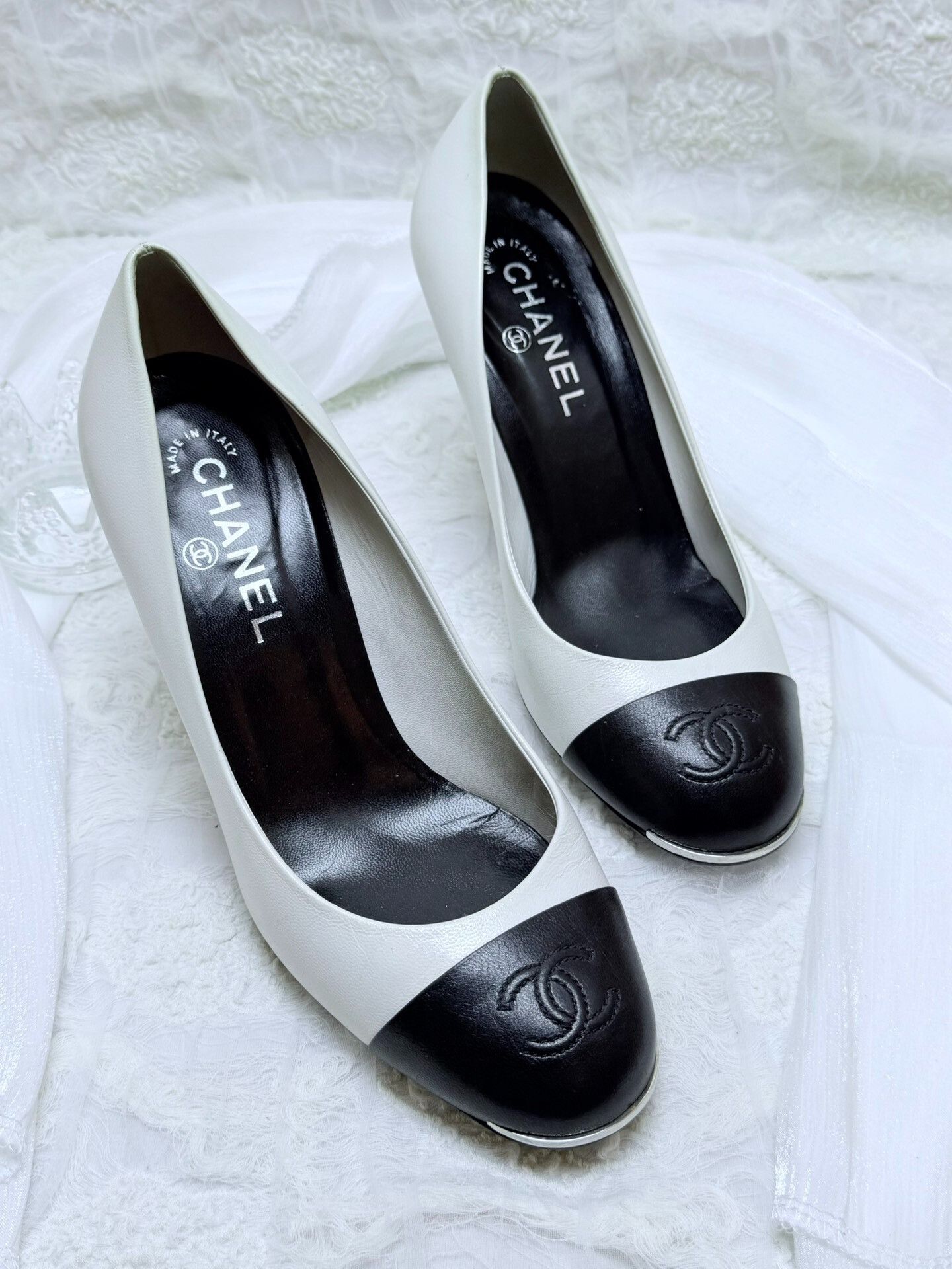 Chanel Chanel Black Lowtop Sneakers us_8-5 Women Size US 8.5 / IT 38.5 - 1 Thumbnail