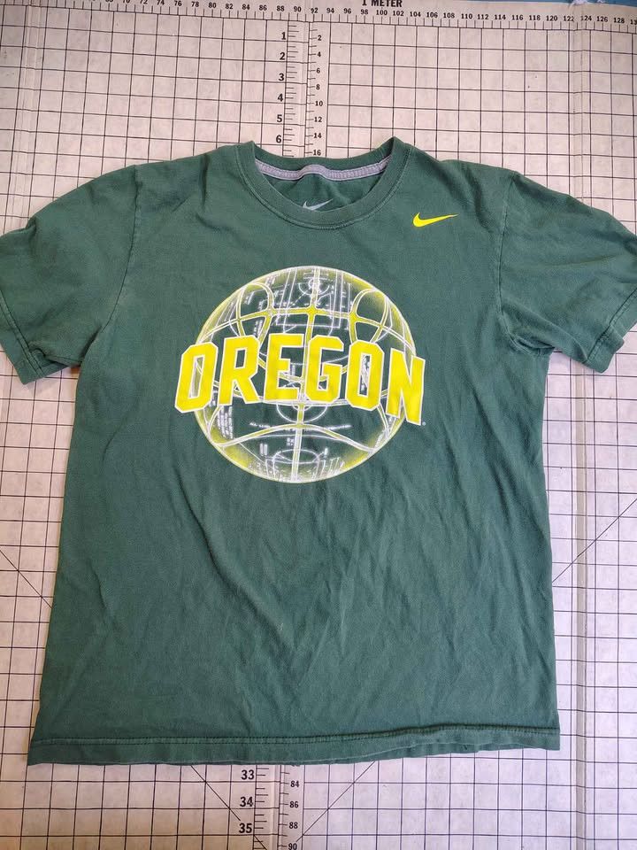 Nike Vintage Nike Oregon Ducks Basketball T-Shirt Size US M / EU 48-50 / 2 - 1 Thumbnail