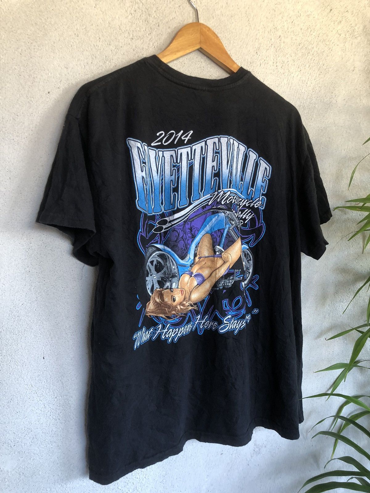 Harley Davidson × Vintage Vintage Y2K Fayetteville Motorcycle Rally Girl Backhit Tee Size US XL / EU 56 / 4 - 4 Thumbnail