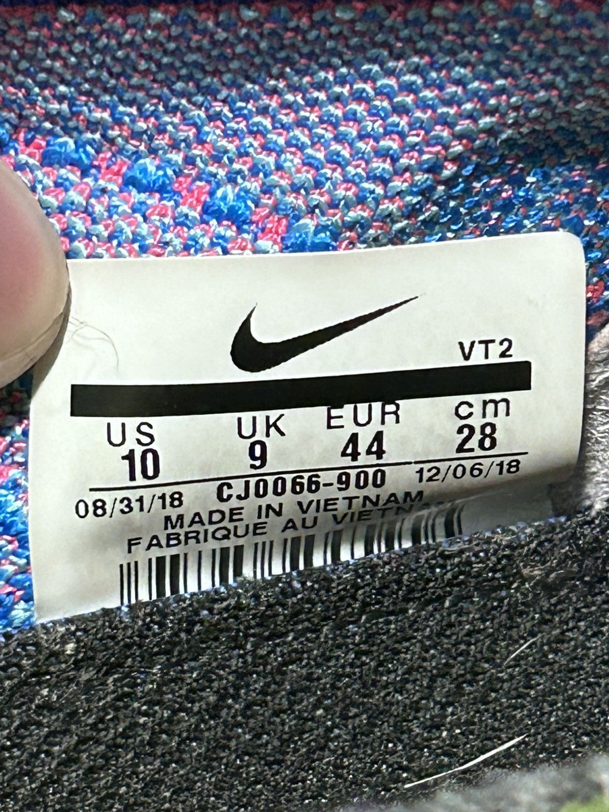 Nike NIKE VAPORMAX FLYKNIT 2 RANDOM YARN SIZE 10 PREOWNED OG BOX Size US 10 / EU 43 - 5 Thumbnail