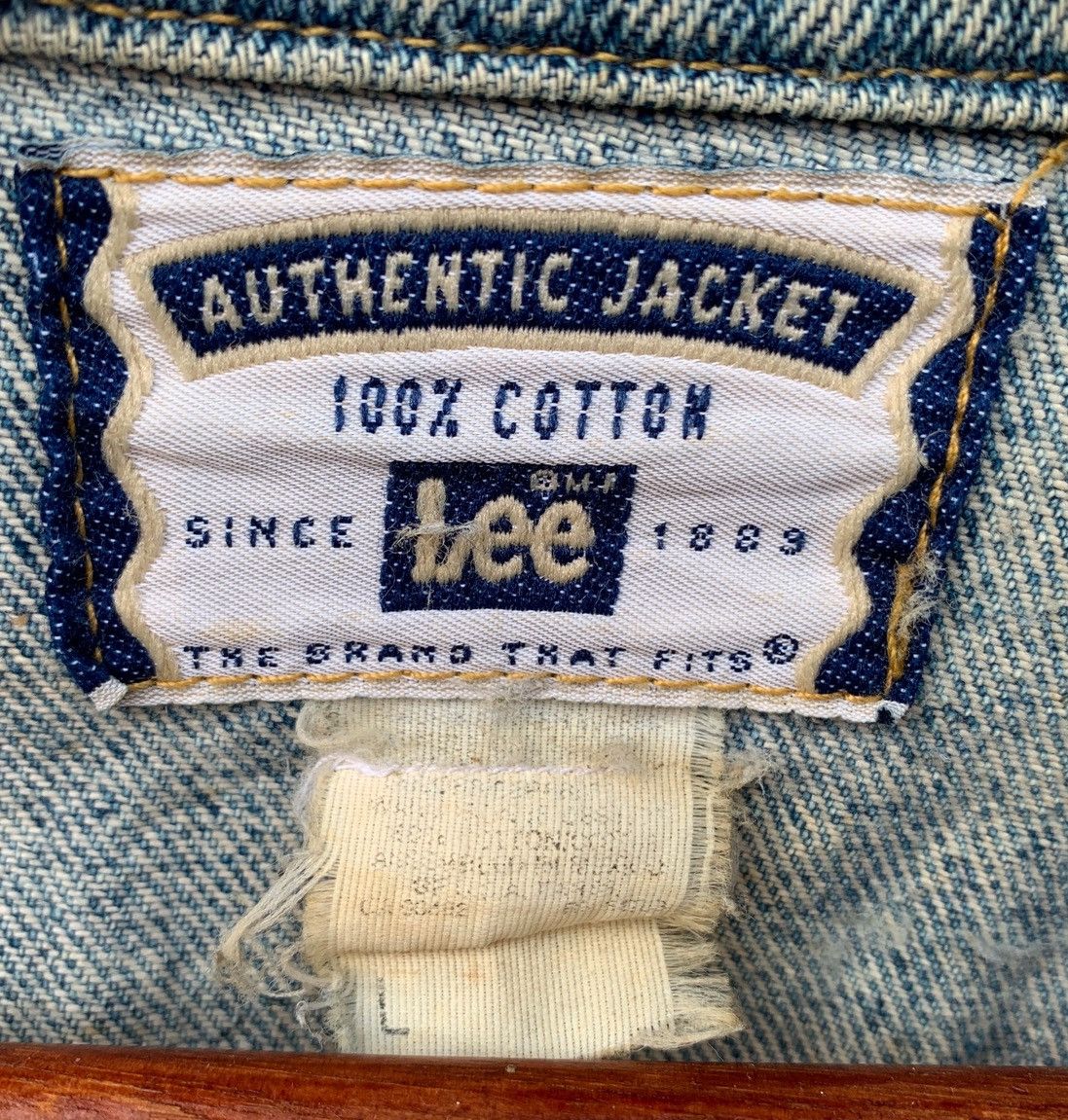 Lee VINTAGE DISTRESSED LEE LIGHT WASH DENIM JEANS JACKET Size US L / EU 52-54 / 3 - 12 Thumbnail
