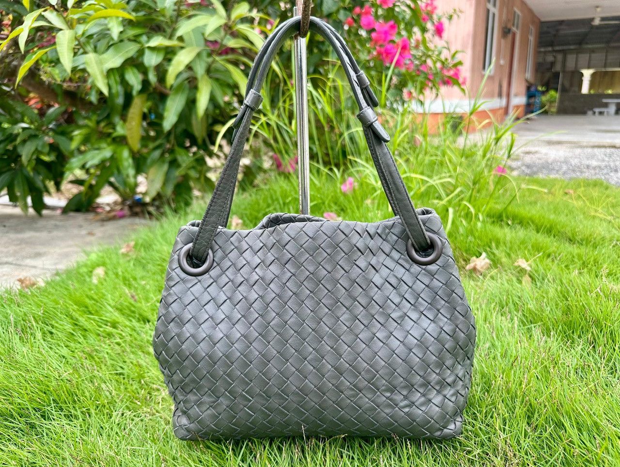 Bottega Veneta Authentic Bottega Veneta Bella Intrecciato Nappa Tote Bag Size ONE SIZE - 1 Thumbnail