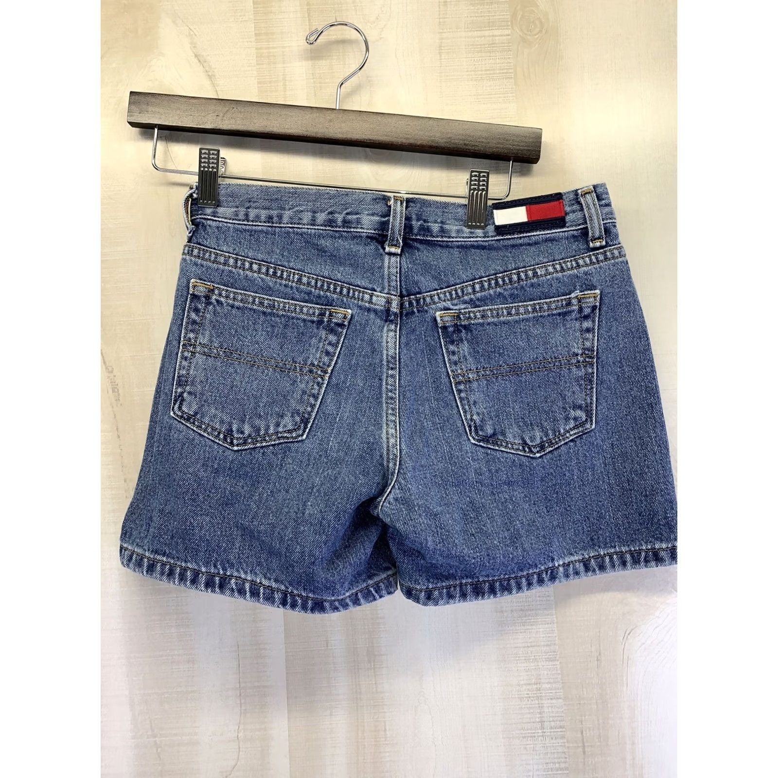 Tommy Hilfiger VINTAGE Tommy Hilfiger Denim Shorts Patch Large Logo Womens Size 1-7574 Blue 1990s Size 25" / US 0 / IT 36 - 6 Thumbnail