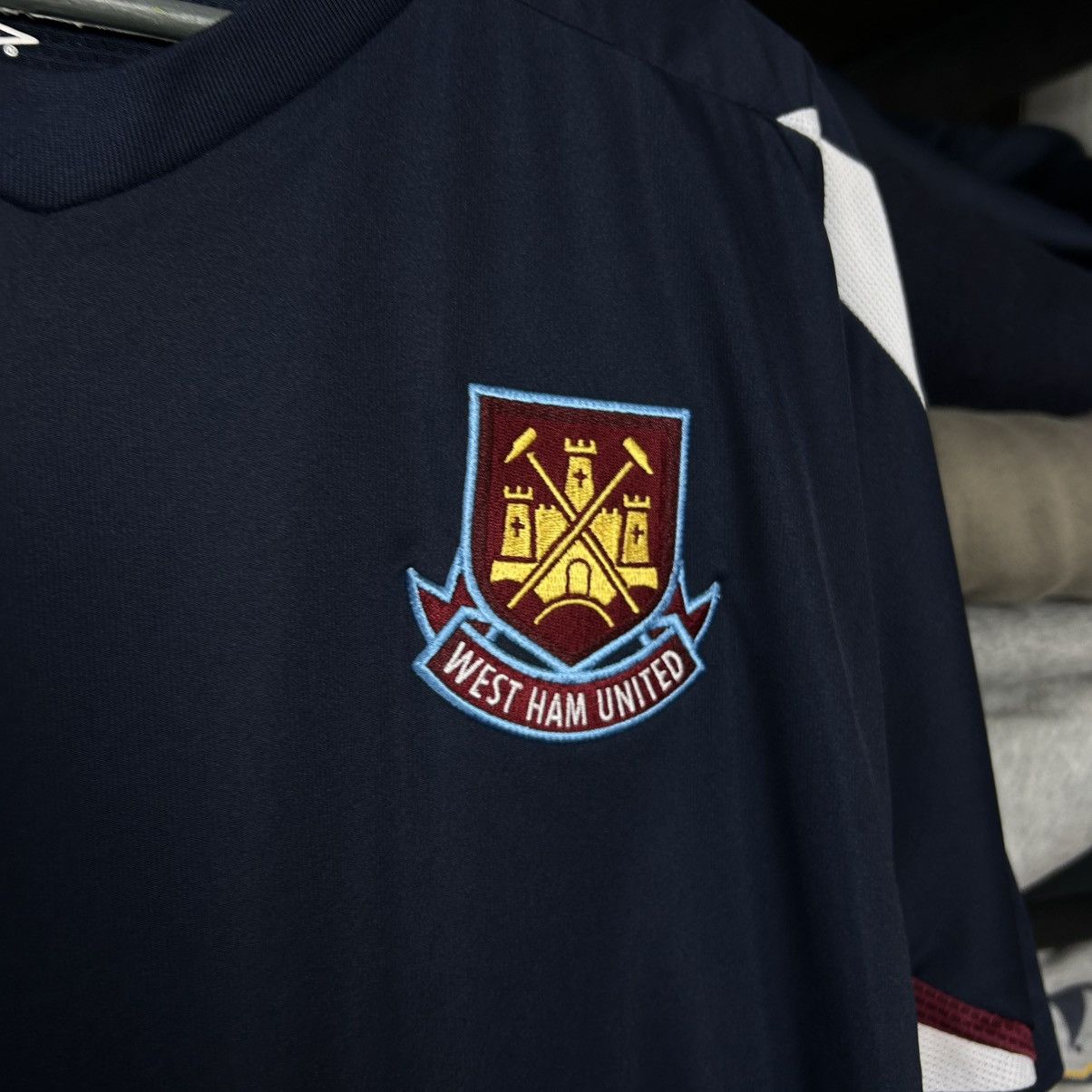Umbro Vintage Umbro Westham United 2000’s soccer jersey size XL Size US XL / EU 56 / 4 - 4 Thumbnail