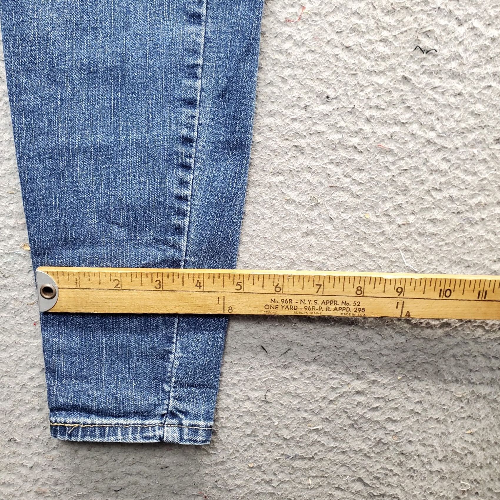 Levi's Levi's Womens Skinny Jeans 4L Blue Denim Mid Rise Faded Whiskered Streetwear Jeans Slim Size 4 Womens Color Blue 29.25 Inseam Mens Women Boys Girls Size 27" / US 4 / IT 40 - 5 Thumbnail