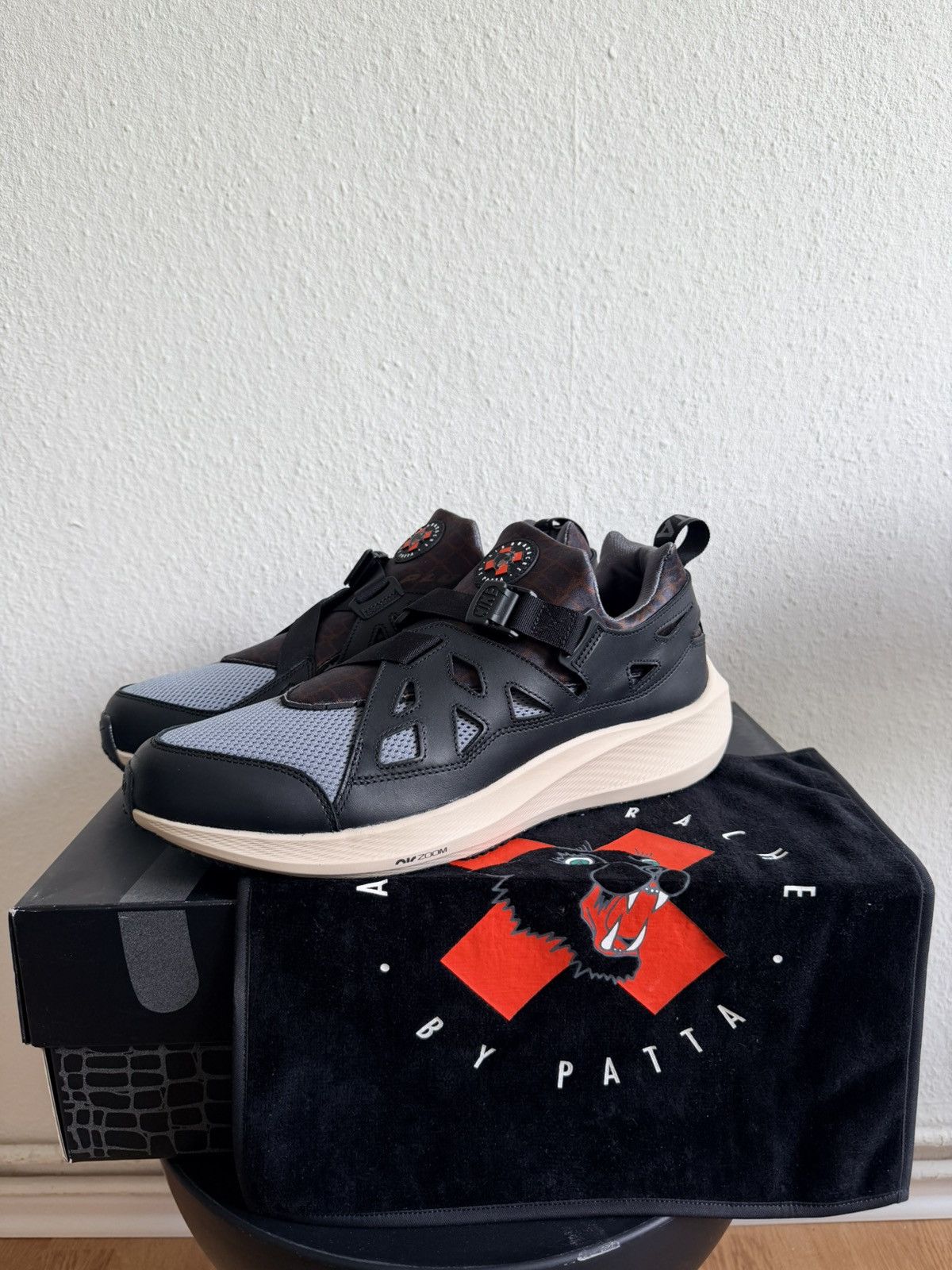 Nike Patta x Nike Air Huarache 20Y24 — FJ4201-001 Size13 (EU47.5) Size US 13 / EU 46 - 1 Thumbnail