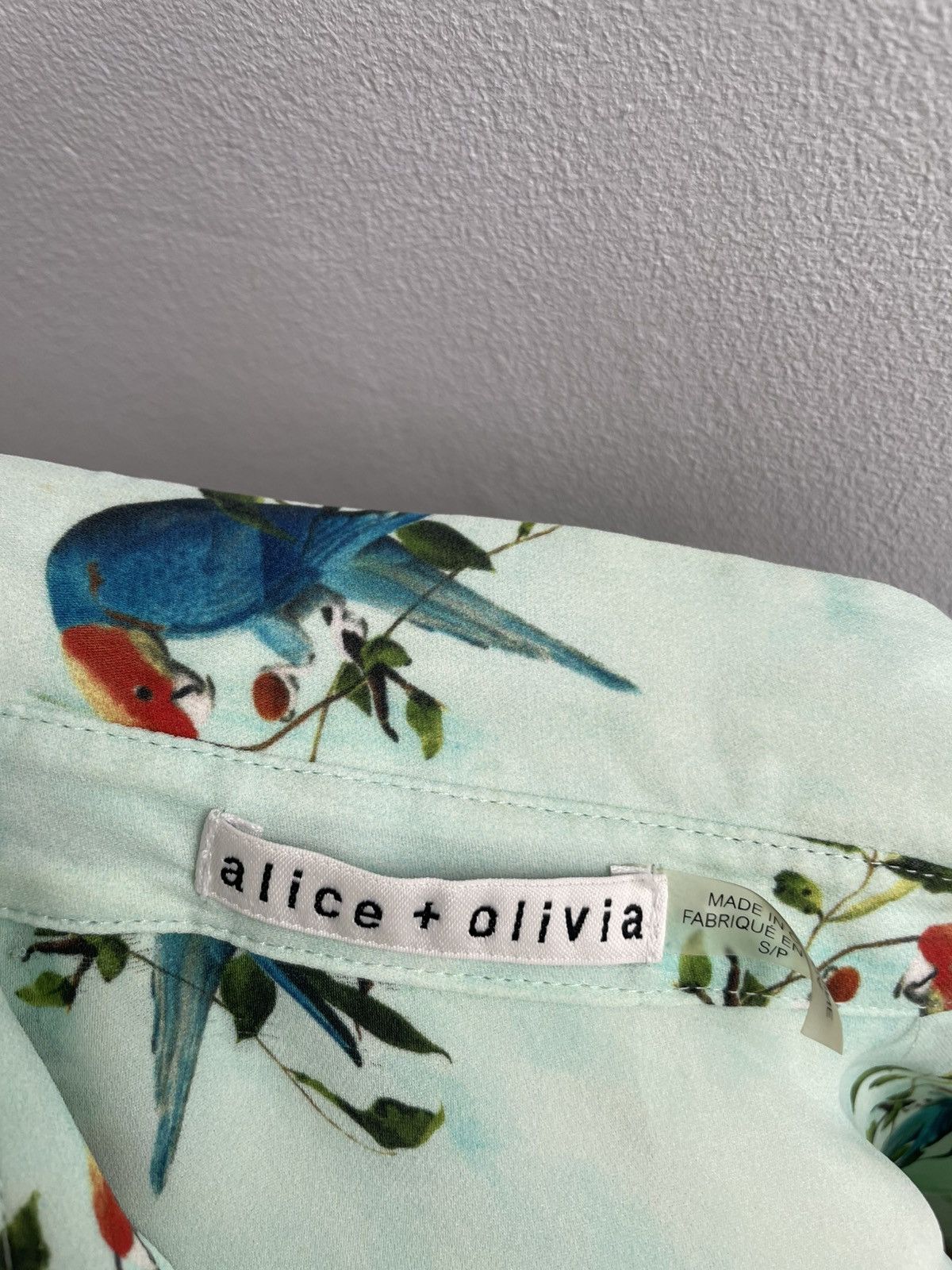 Alice + Olivia Alice + Olivia Long Sleeve Button Front Silk Blend Blouse Size S / US 4 / IT 40 - 14 Thumbnail