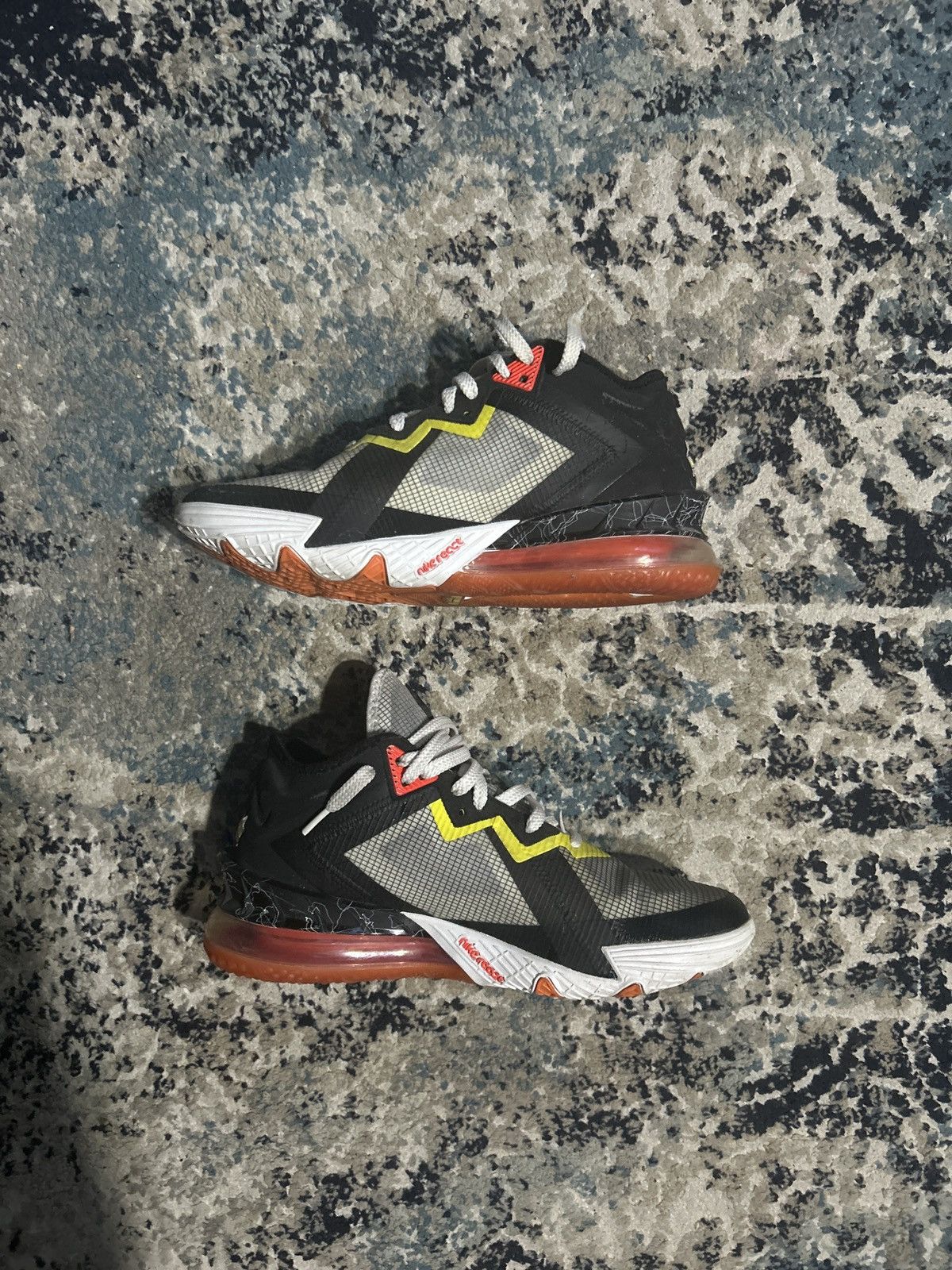 Nike Nike LeBron 18 Low “Sylvester vs Tweety” Size US 9.5 / EU 42-43 - 2 Thumbnail