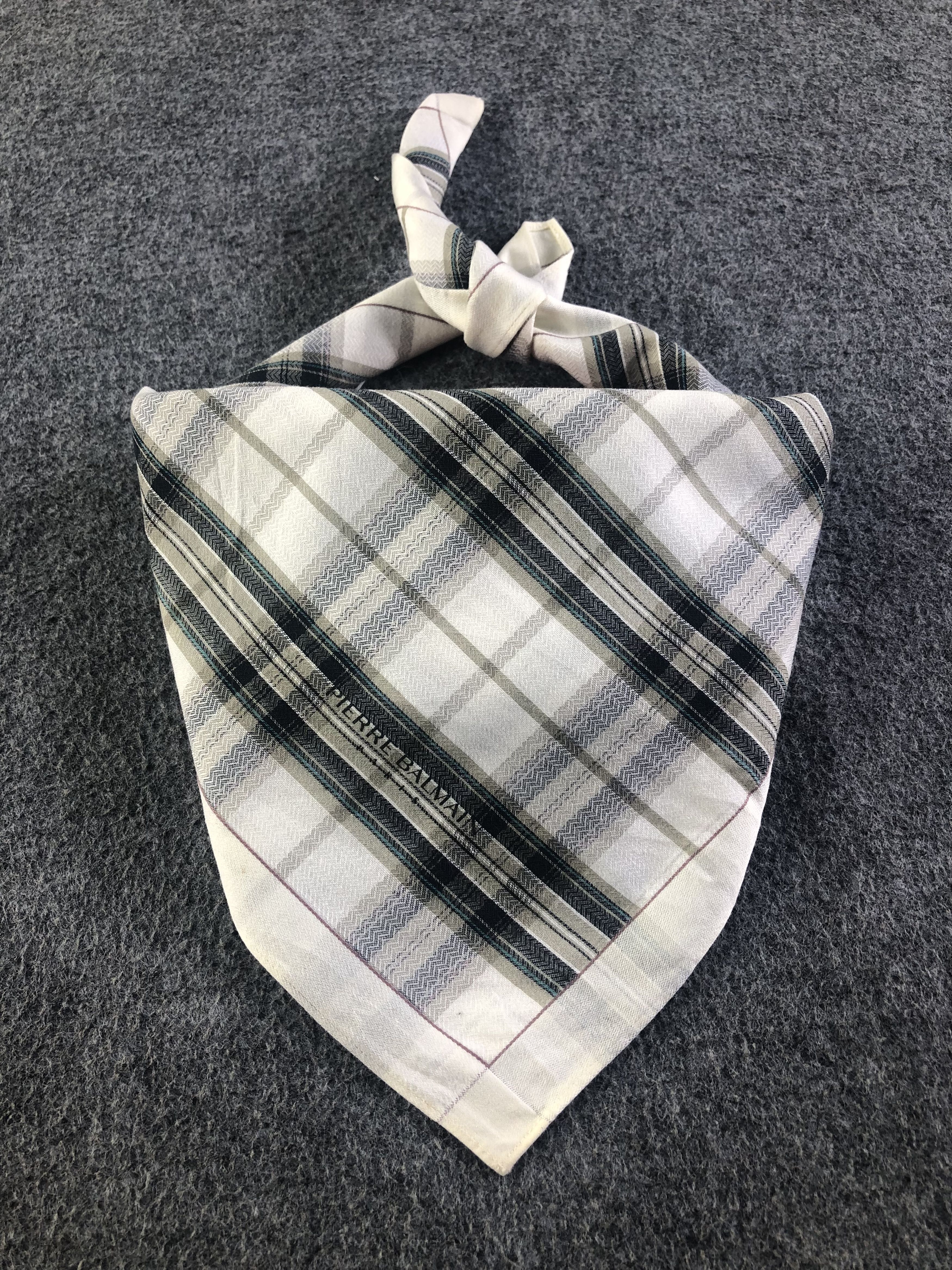 Pierre Balmain Pierre Balmain Handkerchief / Bandana / Neckerchief C521 Size ONE SIZE - 2 Thumbnail