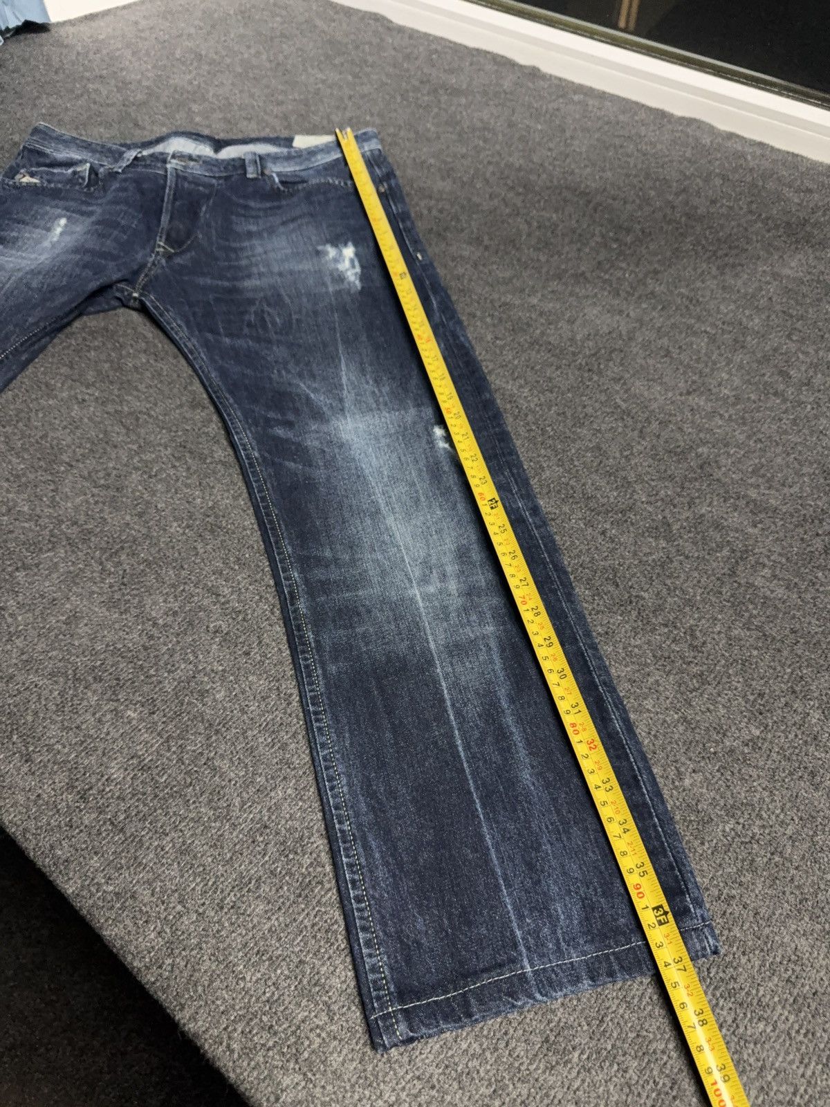 Diesel Luxury 00s Diesel Darron Distressed Y2K Slim Tapered Jeans Size US 33 - 21 Thumbnail