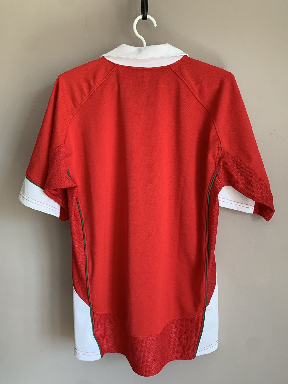 Under Armour Wales 2008 Home Rugby Union Shirt Under Armour Jersey Sz M Size US M / EU 48-50 / 2 - 2 Thumbnail