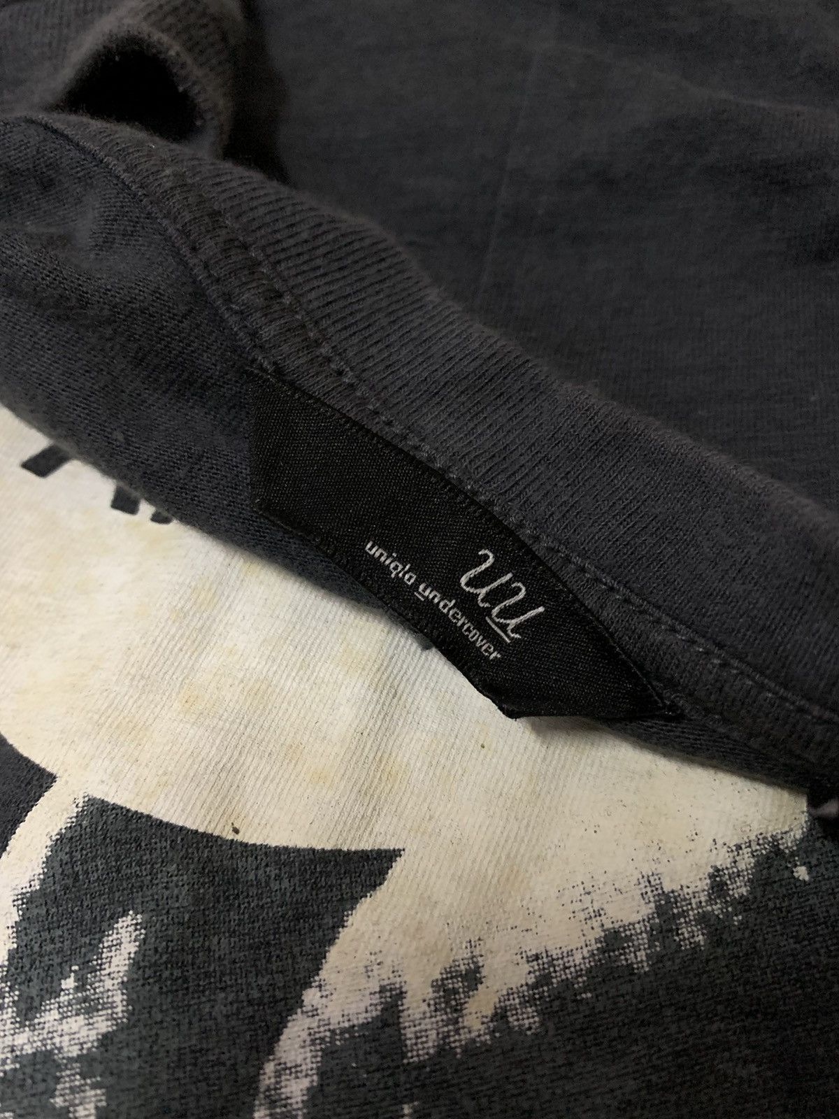 Jun Takahashi × Undercover × Uniqlo Uniqlo Undercover Jun Takahashi Shirt Size US M / EU 48-50 / 2 - 4 Thumbnail