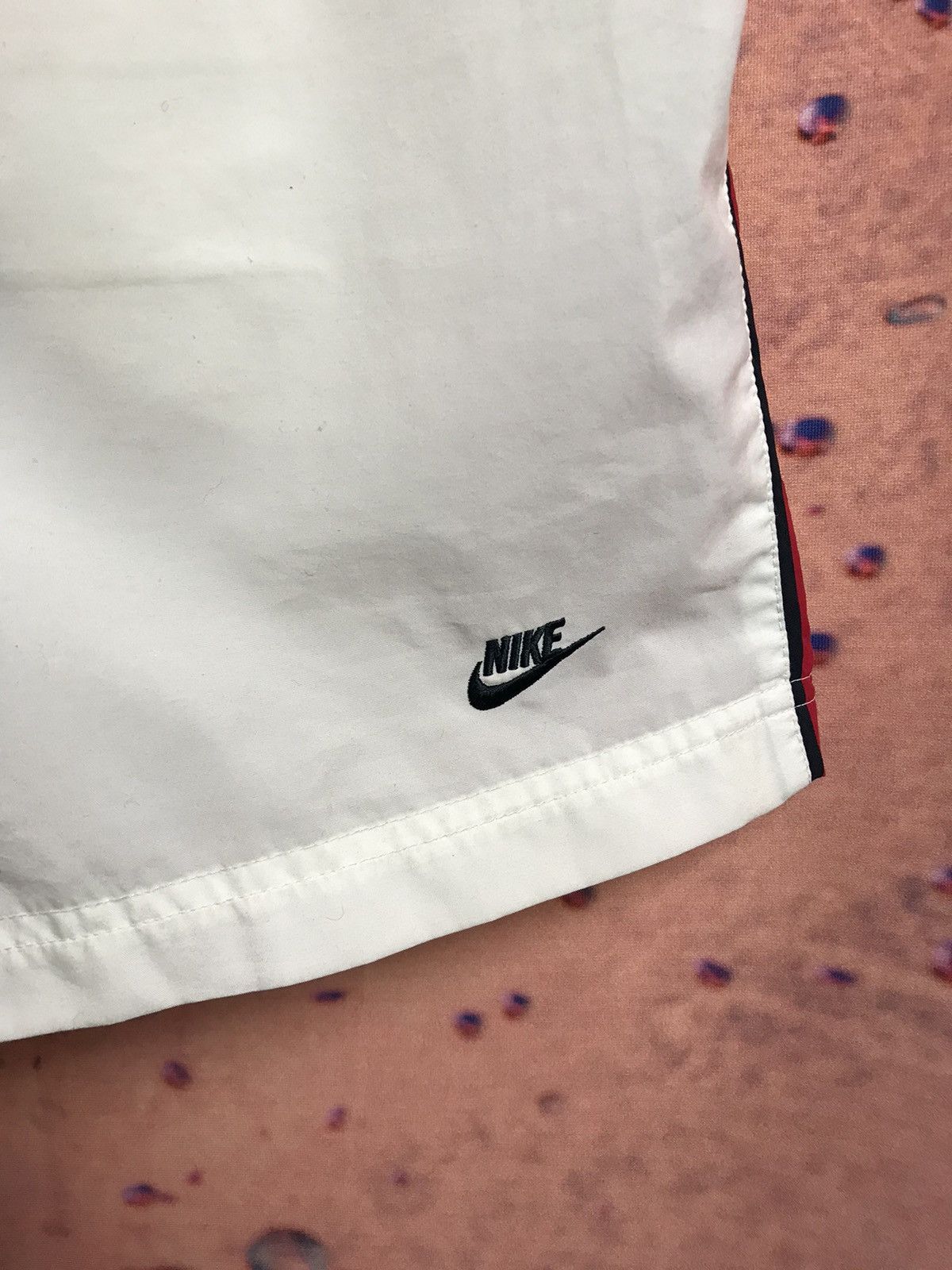 Vintage Vintage Nike streetwear shorts size L Size US 34 / EU 50 - 2 Thumbnail