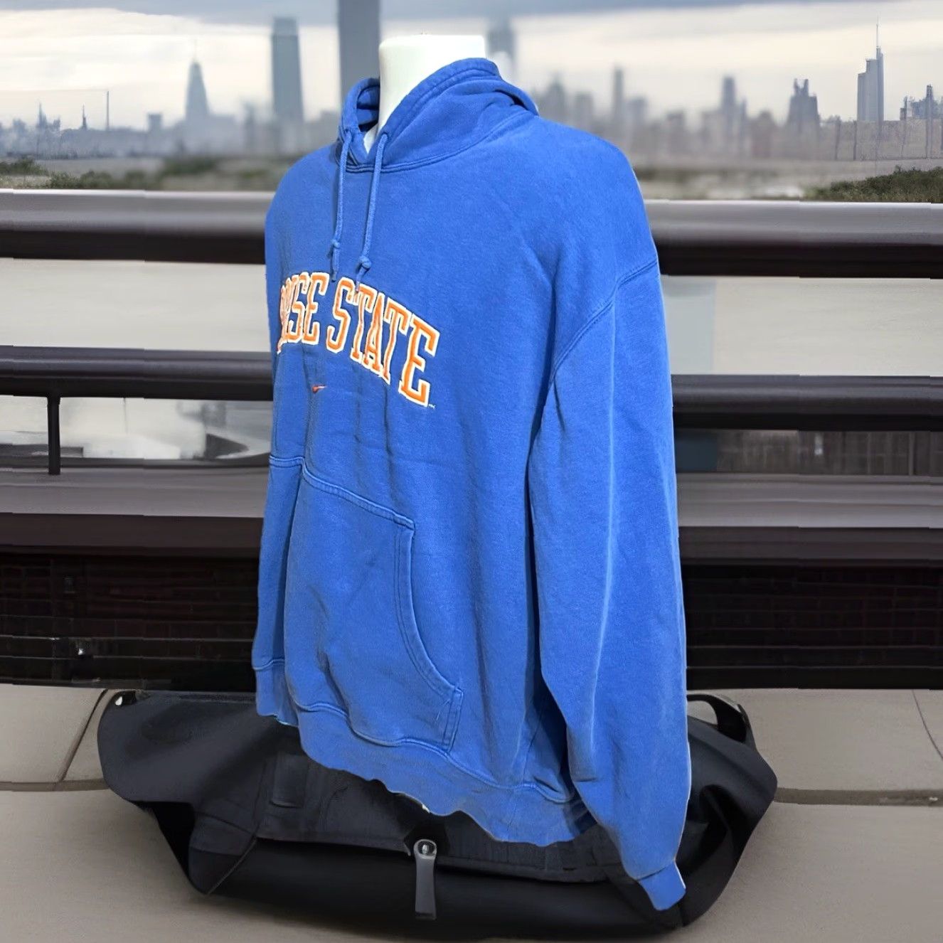Nike VINTAGE Nike Hoodie Mens XL Blue Boise State Center Swoosh Kangaroo Pocket 2000s Size US XL / EU 56 / 4 - 6 Thumbnail