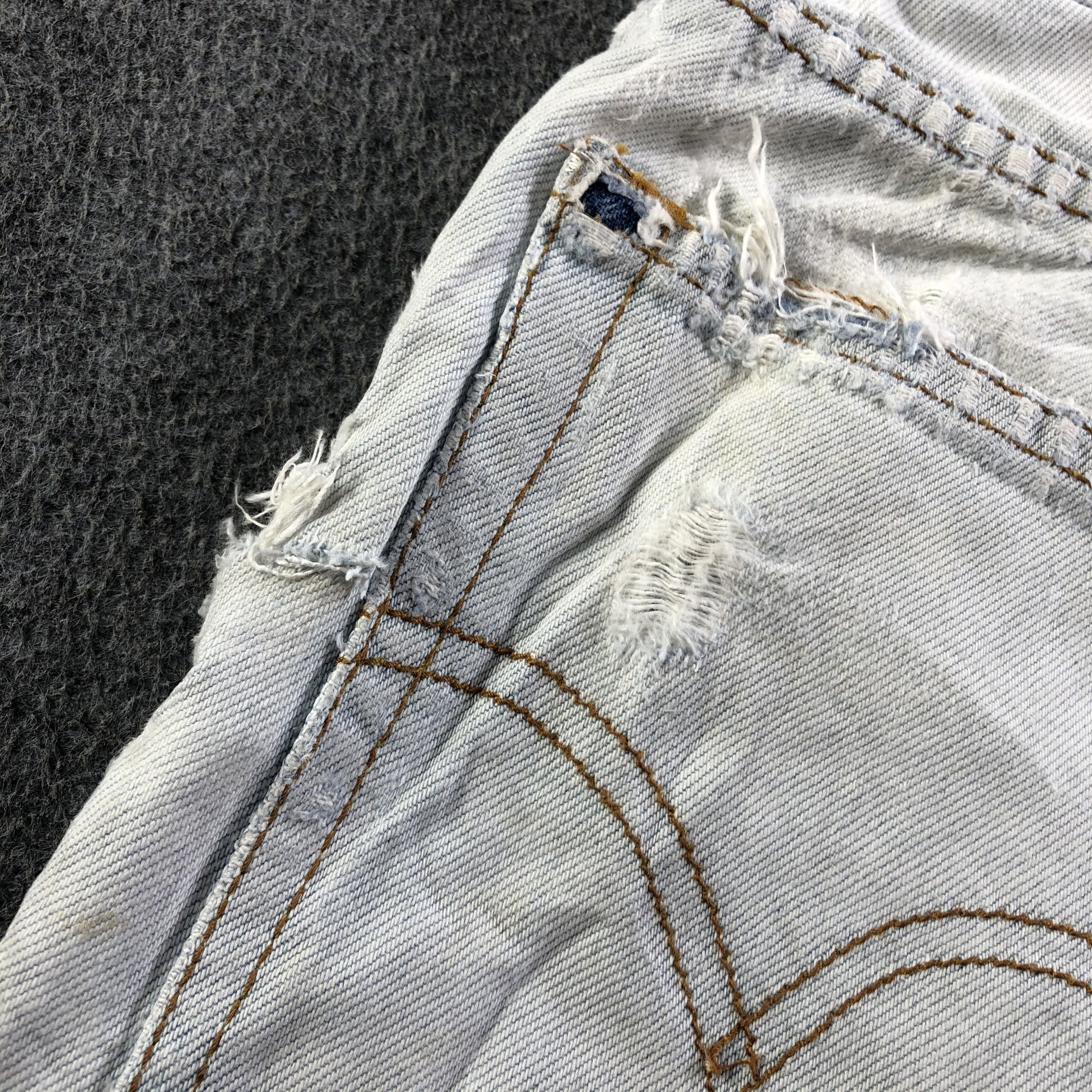 Levi's Vintage 90s Light Wash Levis Jeans-J3963 Size US 27 - 9 Thumbnail