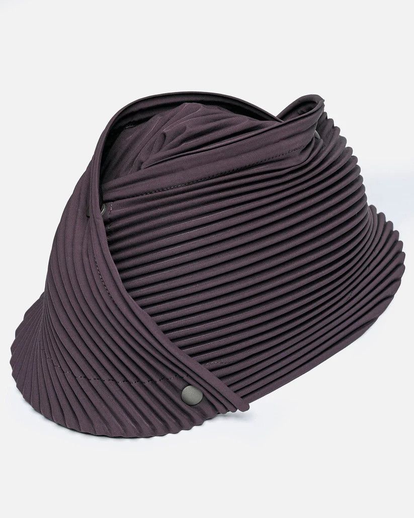 Homme Plisse Issey Miyake o1s1v1r1oon0925 Size: OS/ Unit Hat in Black Size ONE SIZE - 5 Thumbnail