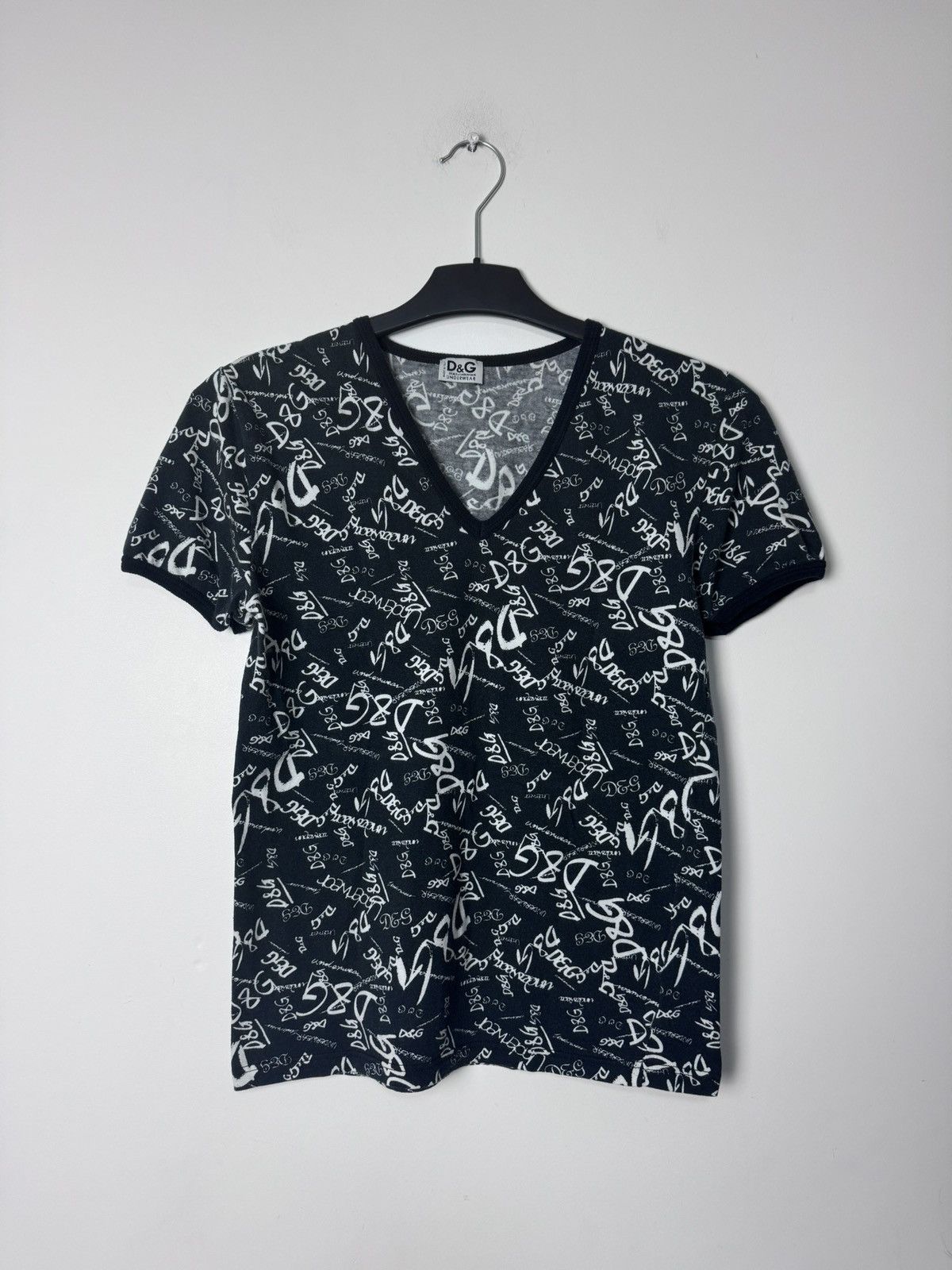 Dolce & Gabbana 00s D&G Allover Monogram V-Neck Tee archive Luxury Designer Size M / US 6-8 / IT 42-44 - 1 Thumbnail