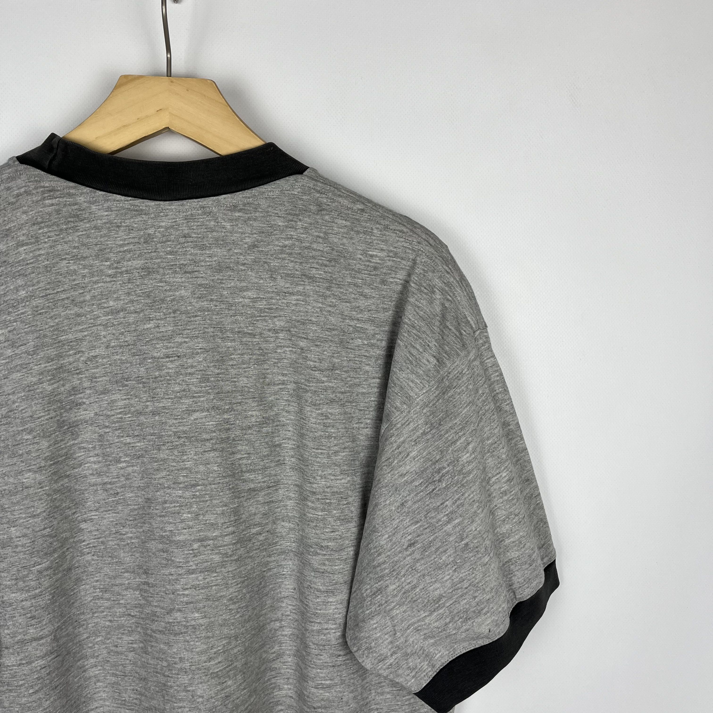 Nike Vintage Nike Embroidered Big Logo T Shirt 90’s Size US L / EU 52-54 / 3 - 18 Thumbnail