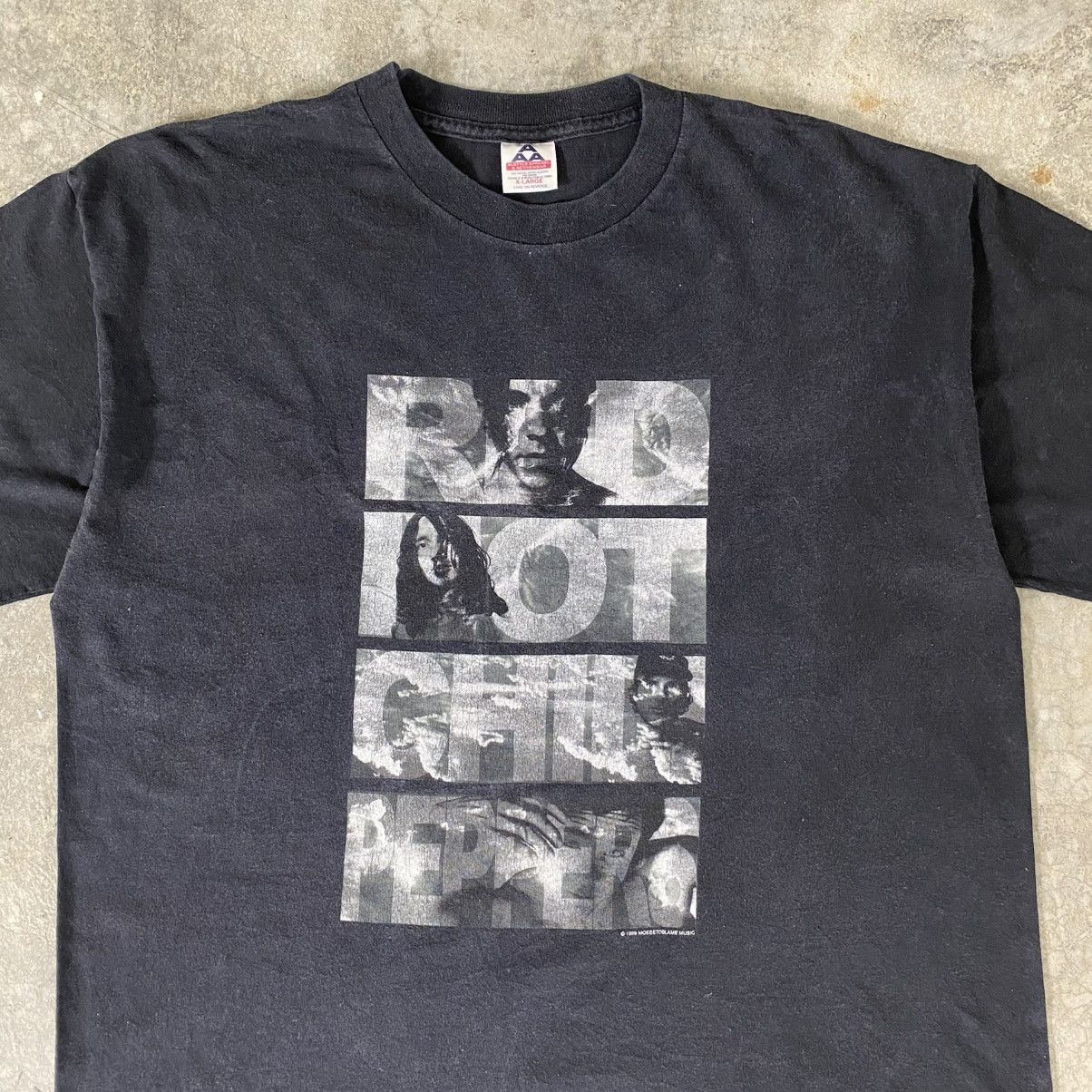 Band Tees Vintage 1999 Red Hot Chili Peppers Californication Band Tee Size US XL / EU 56 / 4 - 3 Thumbnail
