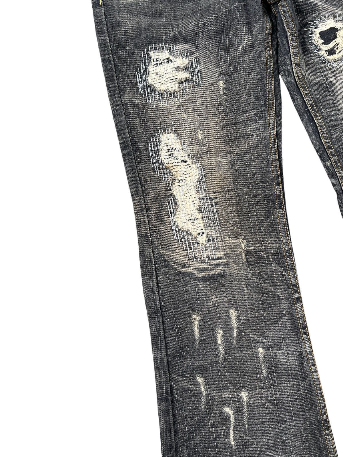 Japanese Brand On Board 🇯🇵 Distressed Flare Denim Size US 31 - 6 Thumbnail