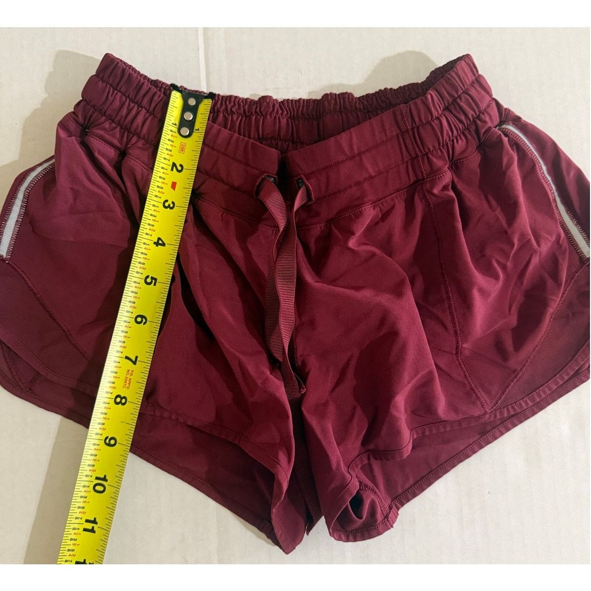 Lululemon Lululemon Hotty Hot Shorts Size 4 - Excellent Pre-Owned Size 27" / US 4 / IT 40 - 9 Thumbnail
