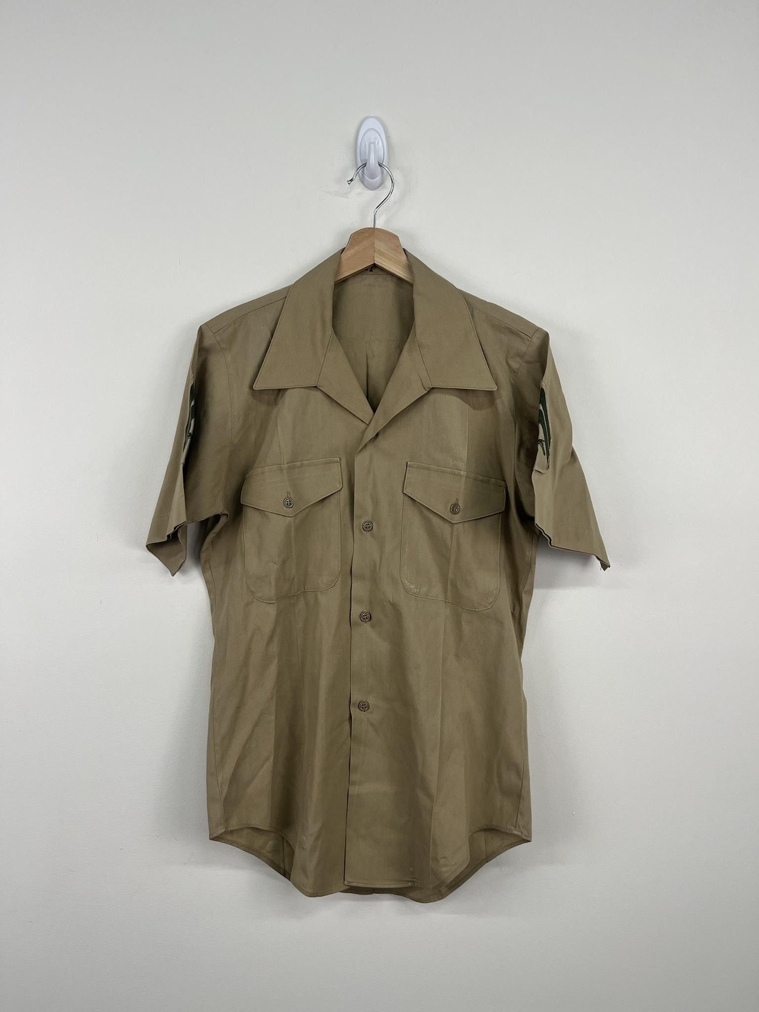Vintage Vintage 1980's US Army Short Sleeve Button Up With Gun Patch Size US S / EU 44-46 / 1 - 1 Thumbnail